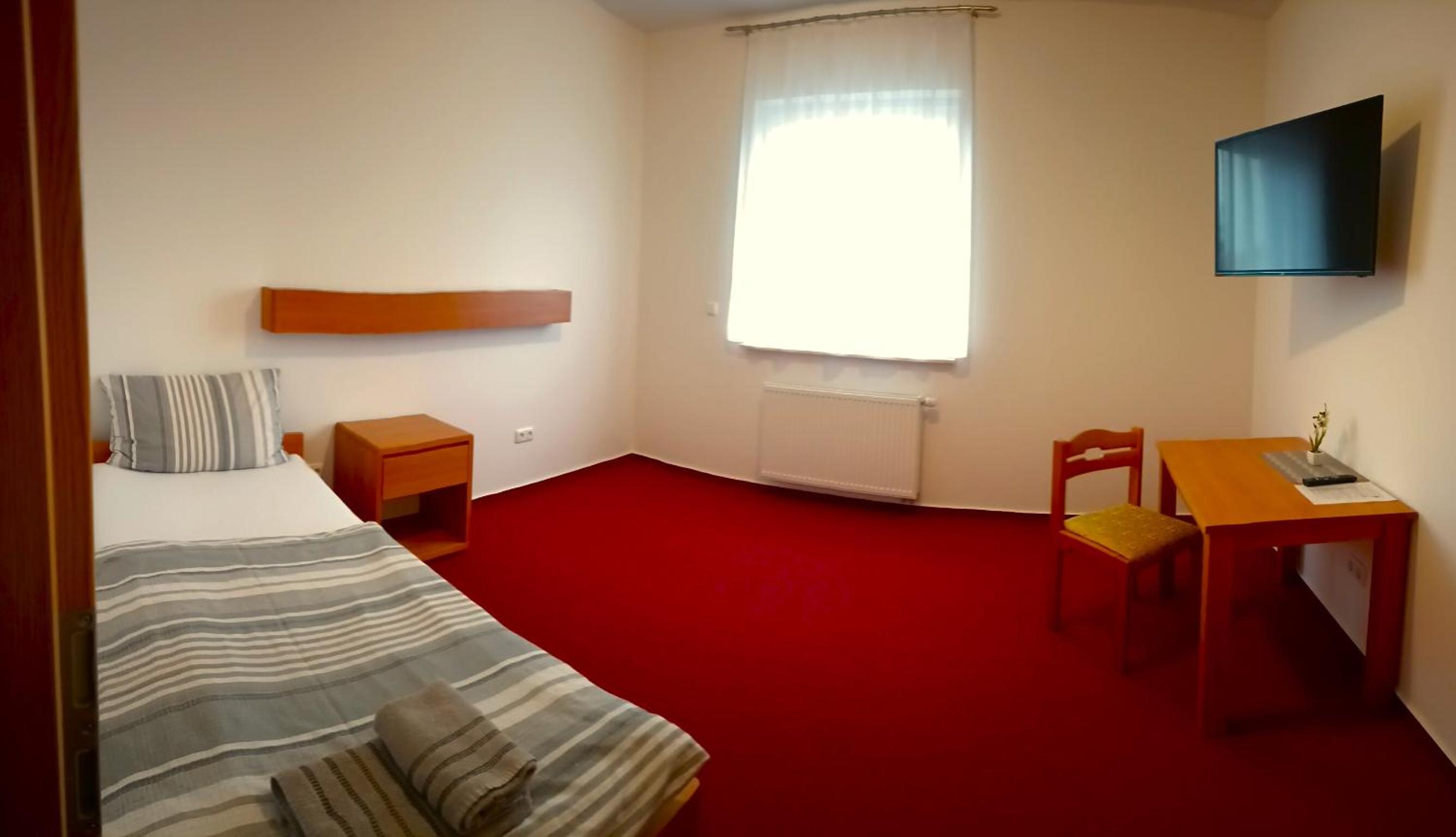 Single Room with Private Bathroom photo 3