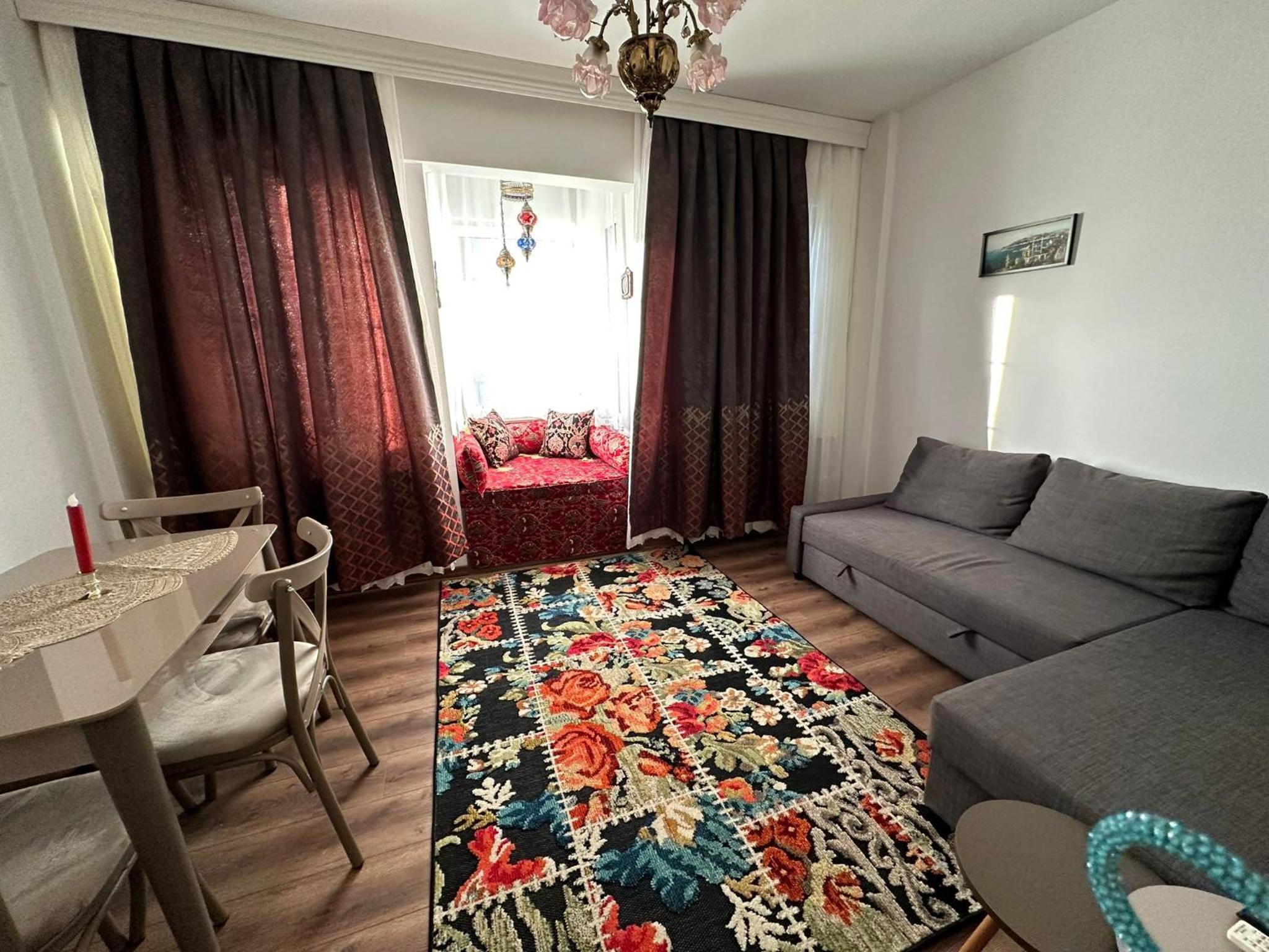 One-Bedroom Apartment photo 1