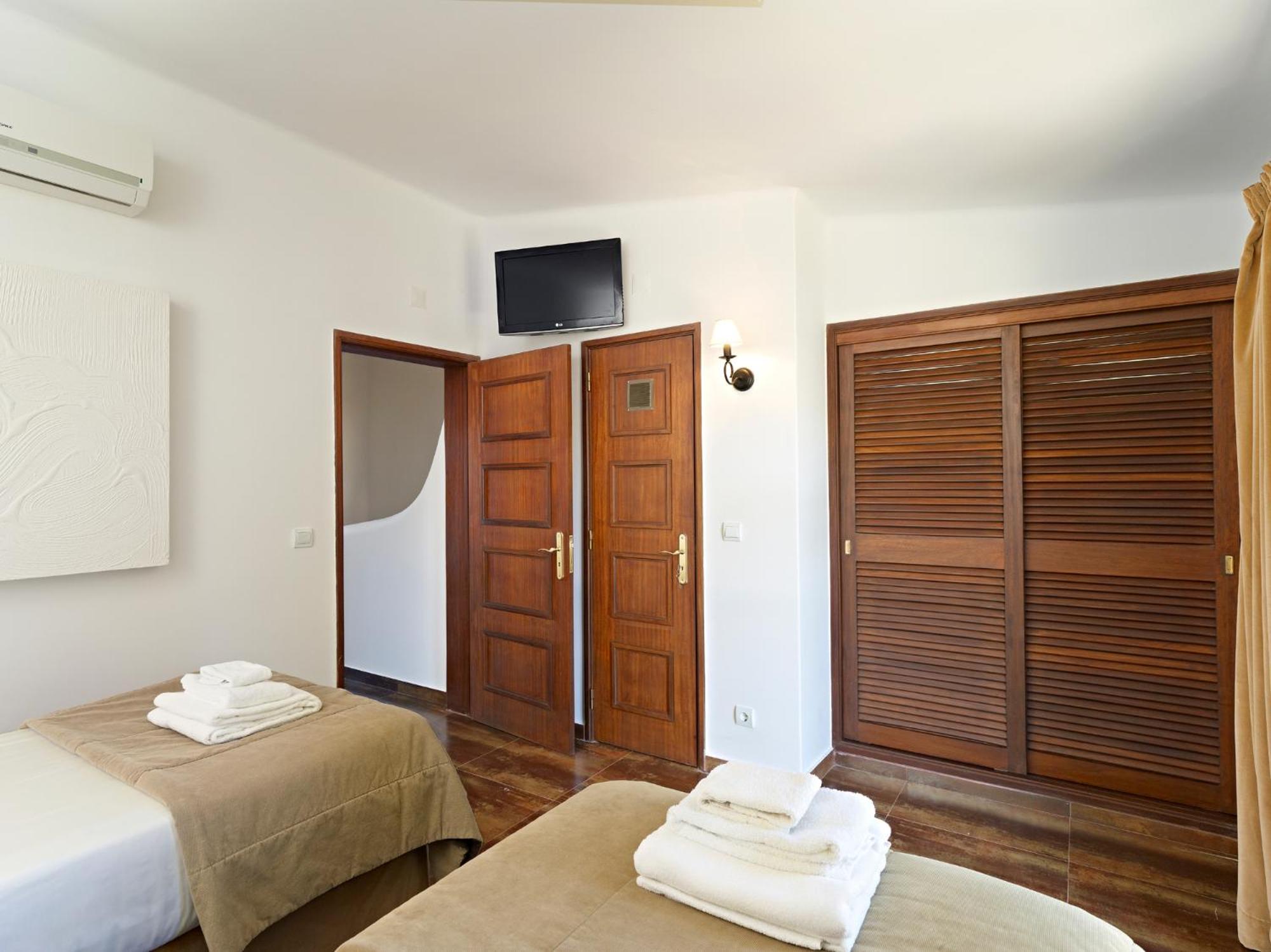 Duplex Apartment with Sea View - Photo 11
