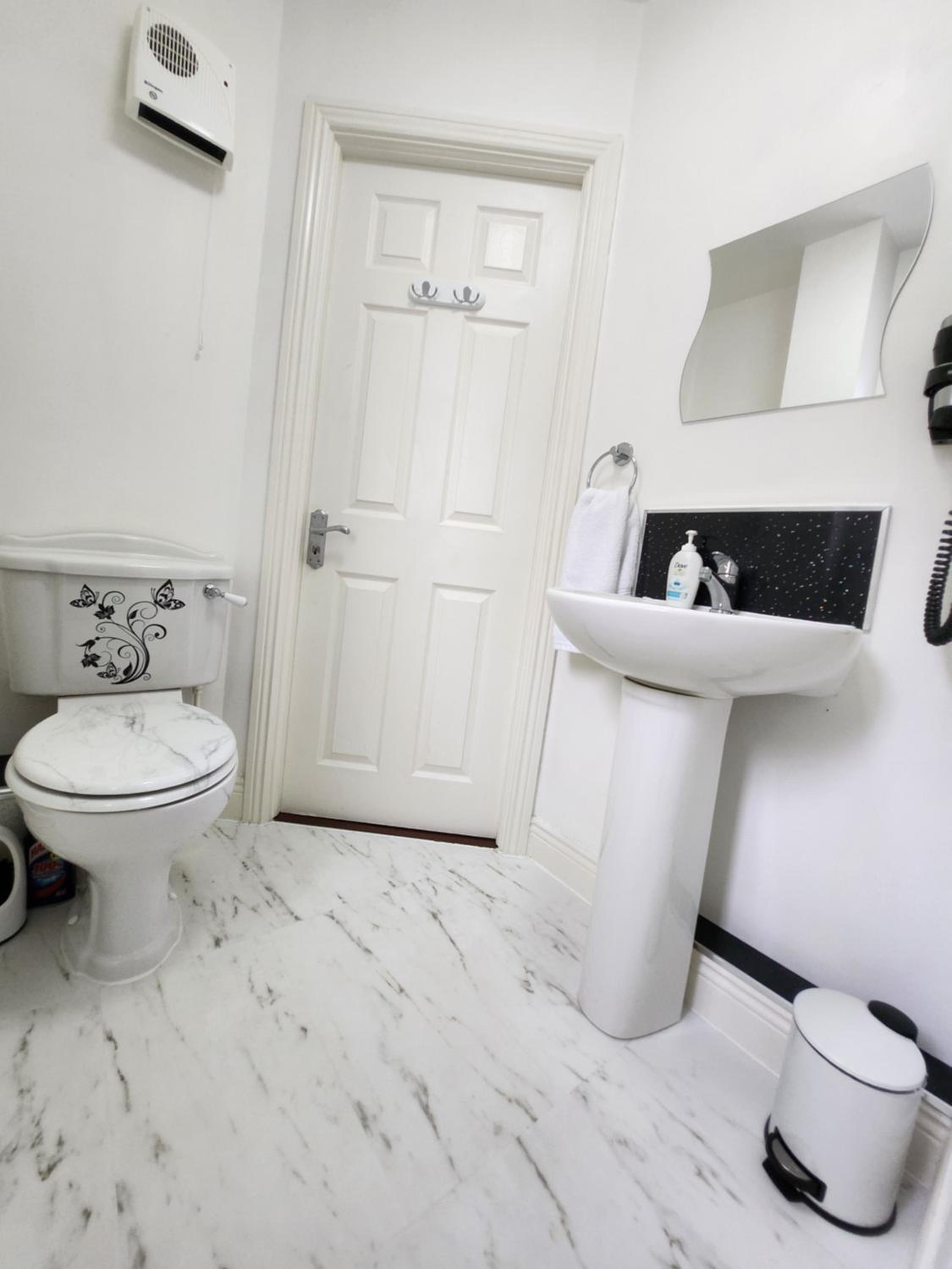 Triple Room with Private Bathroom photo 3
