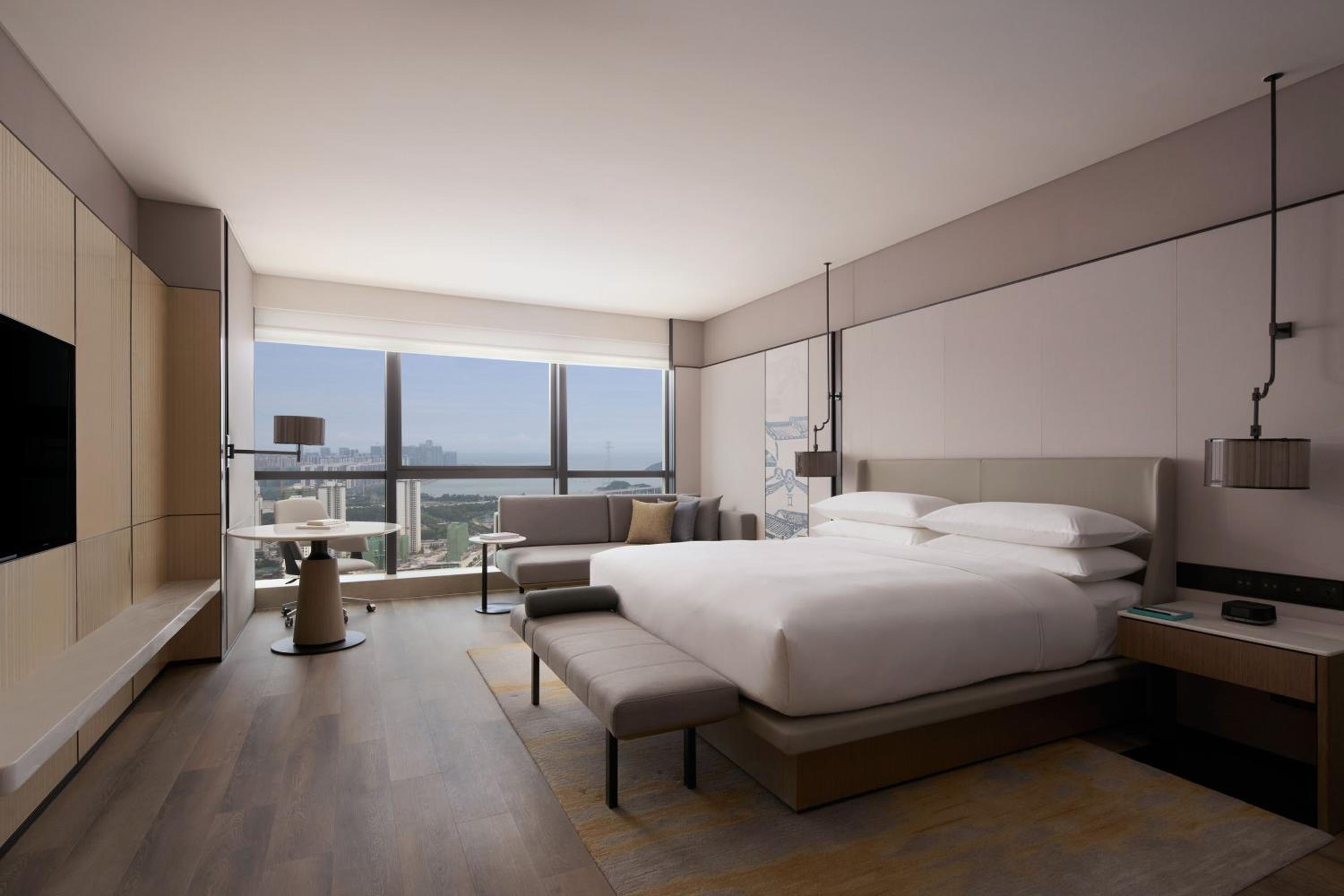 King Room with Partial Sea View photo 3