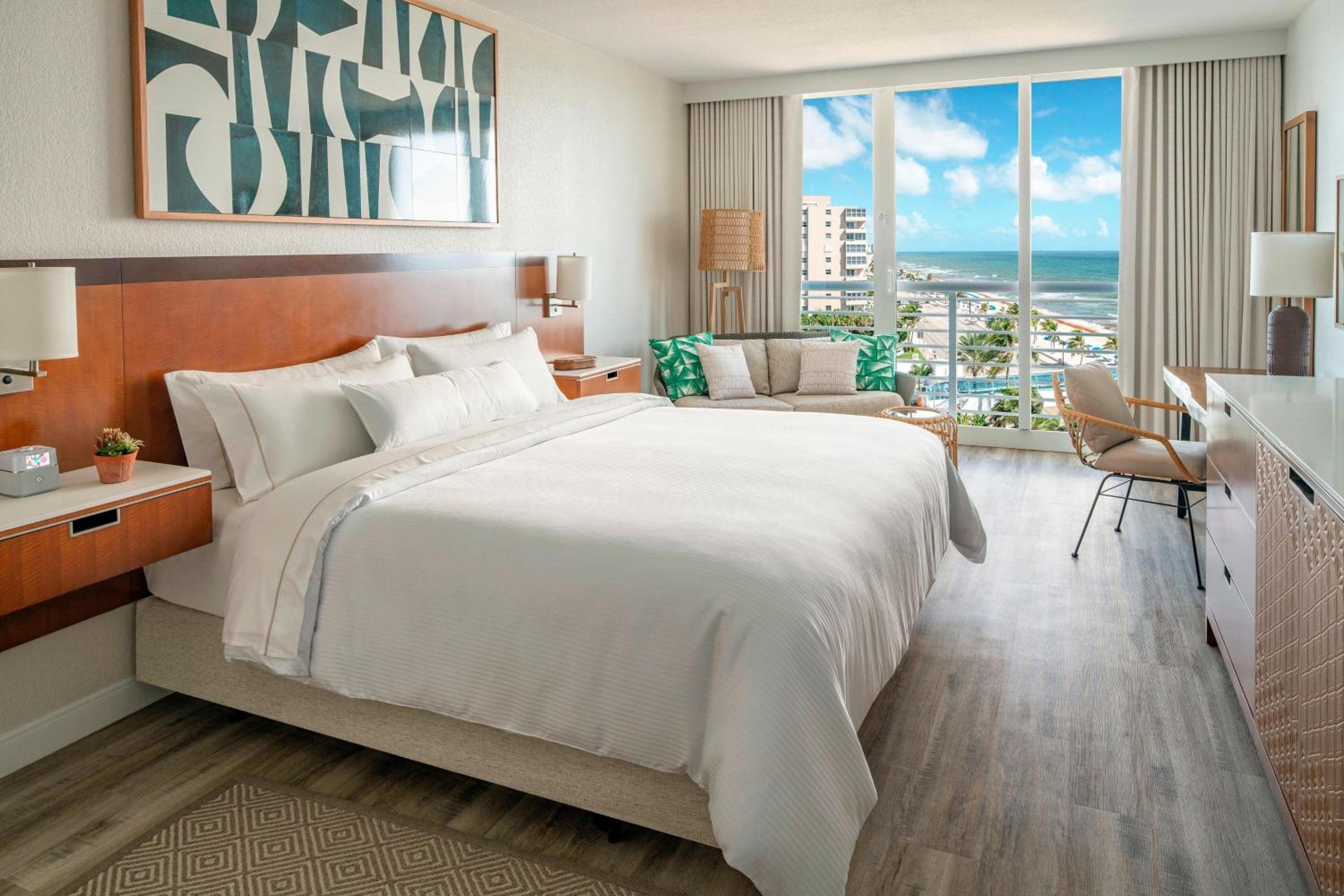 Guest room, 1 King, Partial ocean view - Photo 1