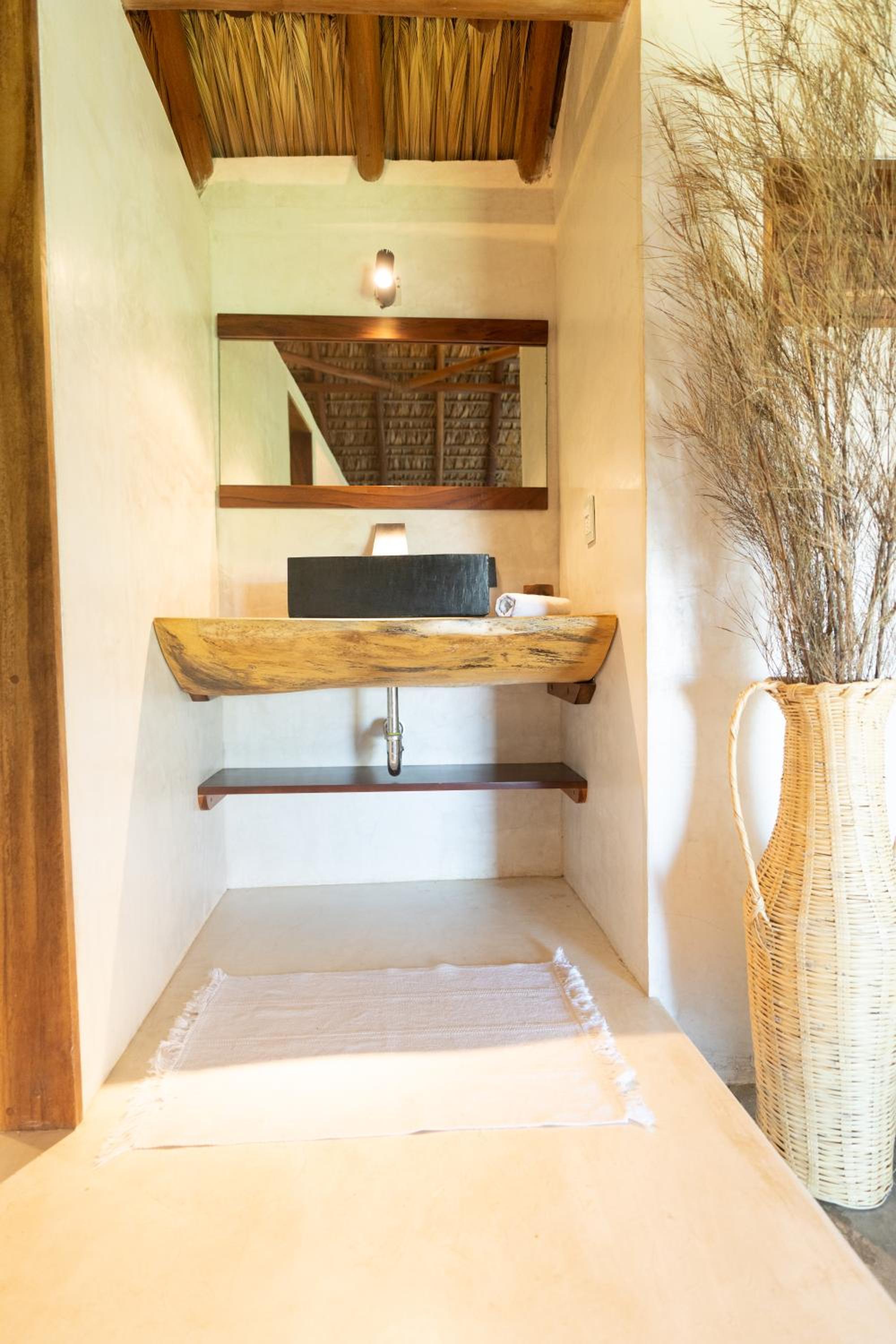 Deluxe Double Room with Balcony and Sea View photo 3