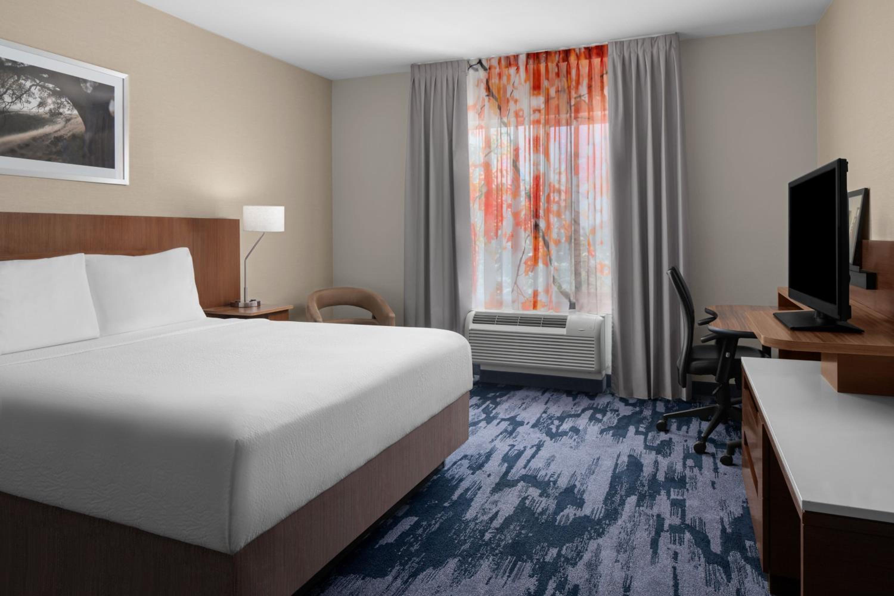 King Room with Transfer Shower - Mobility and Hearing Accessible photo 1