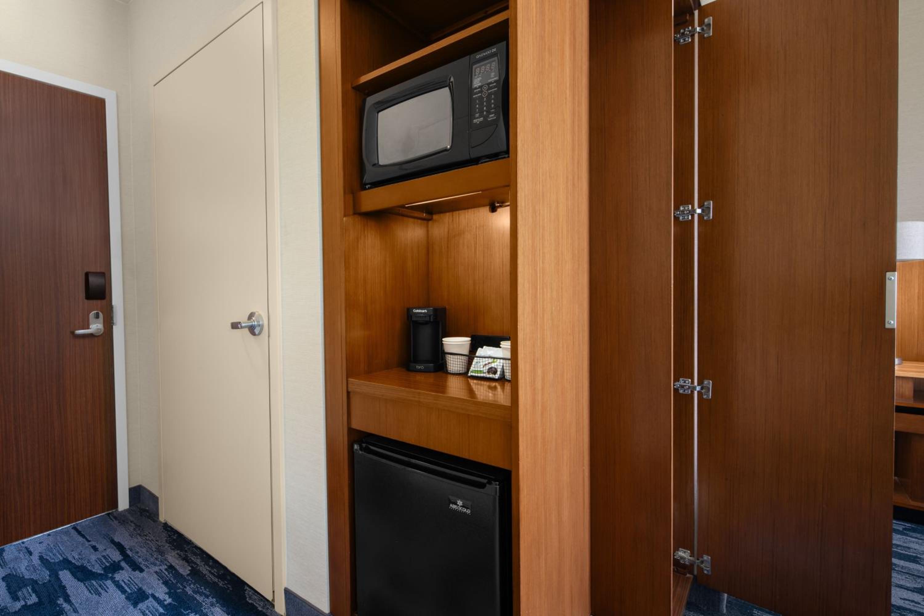 Queen Room with Two Queen Beds and Transfer Shower - Mobility and Hearing Accessible photo 3