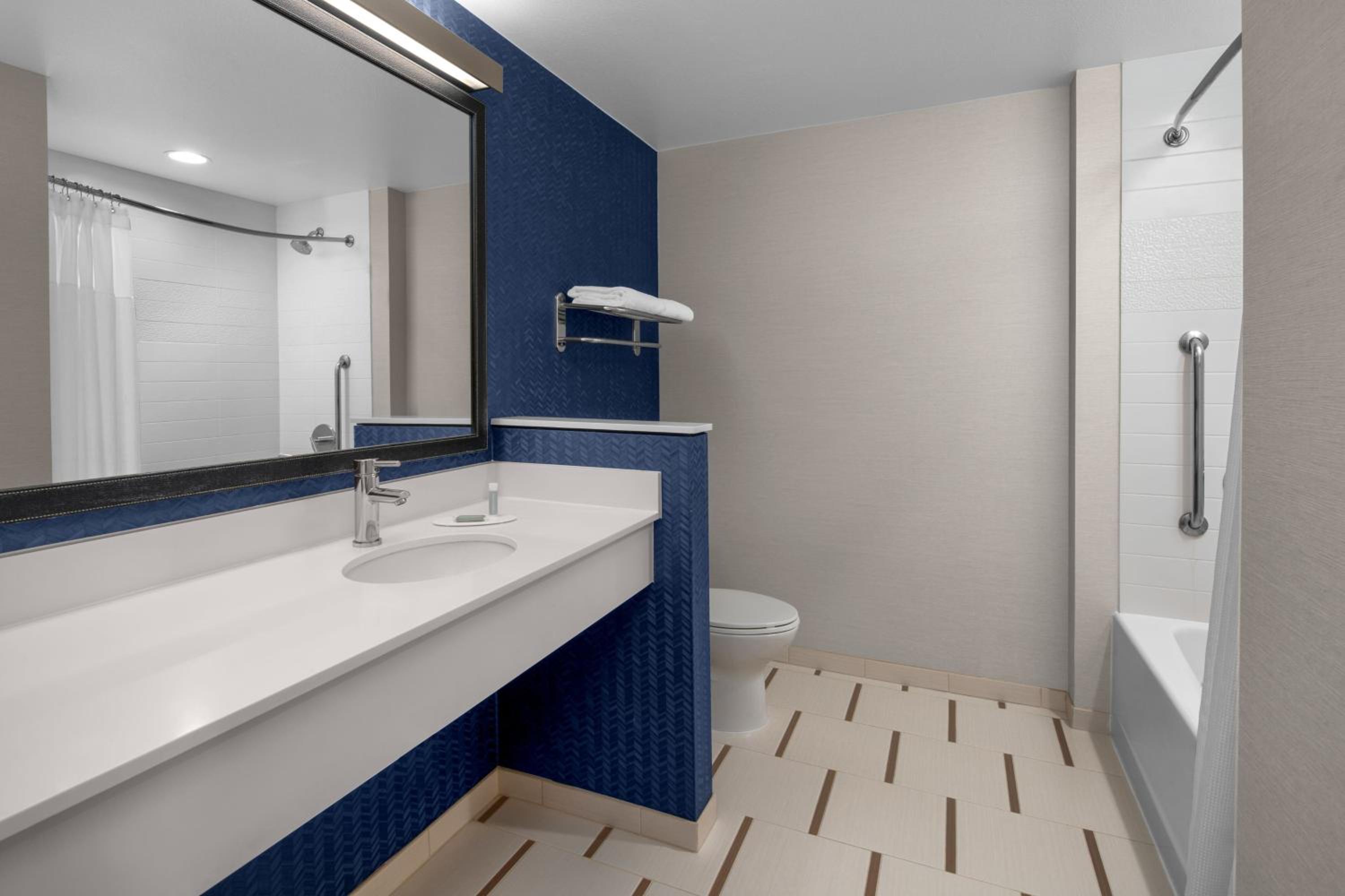 King Room with Transfer Shower - Mobility and Hearing Accessible photo 2