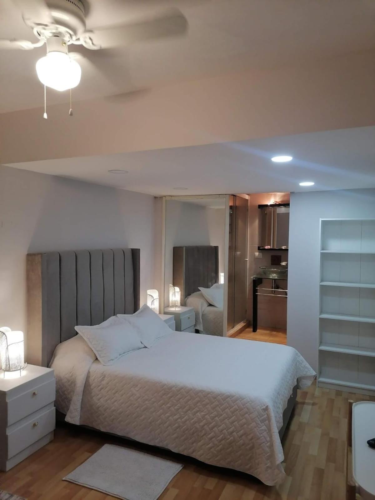 Double Room with Private Bathroom - Photo 2