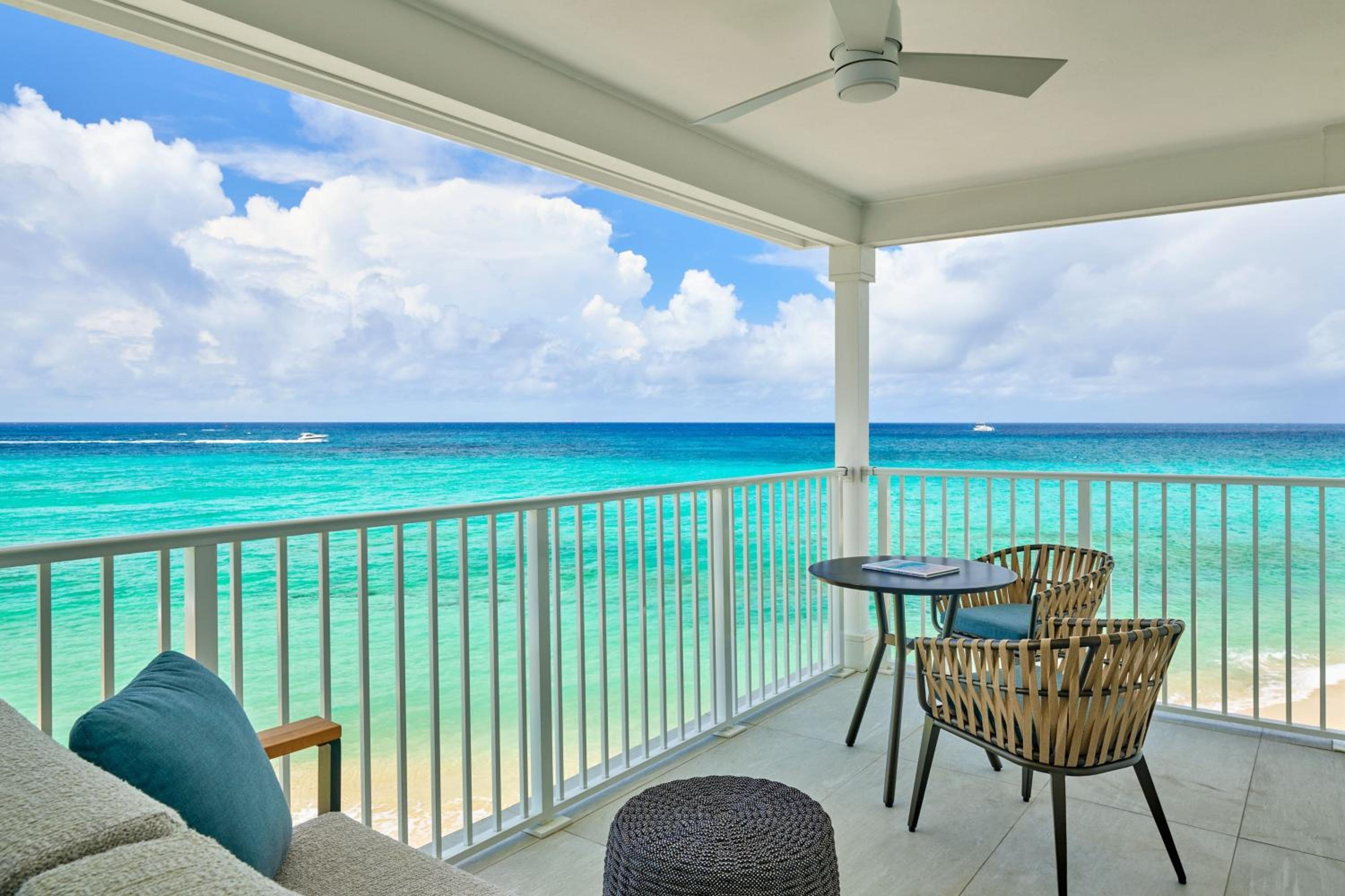 One-Bedroom King Suite with Sofa Bed, Balcony and Ocean View - Photo 2