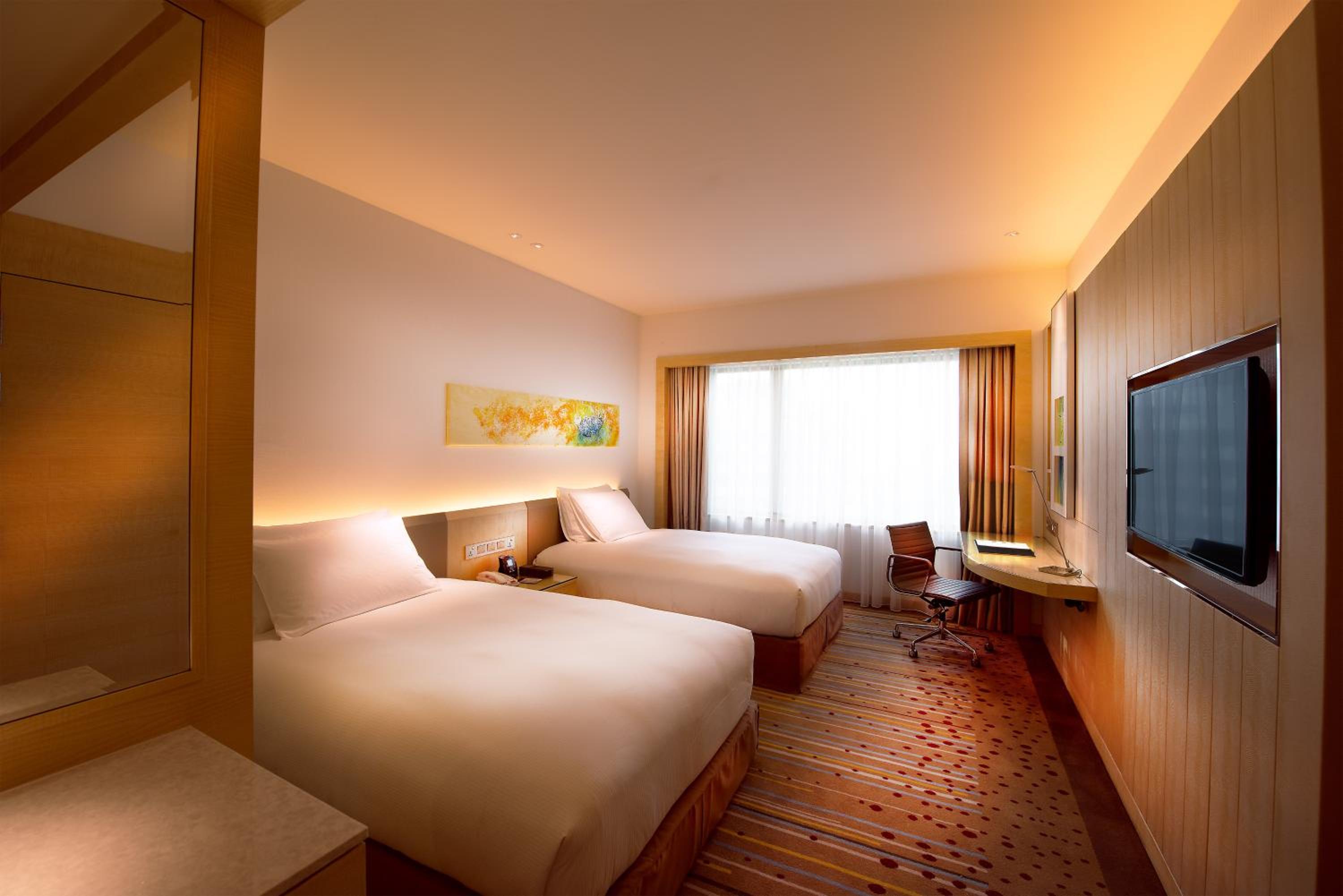 Deluxe Twin Room High Floor - Photo 9