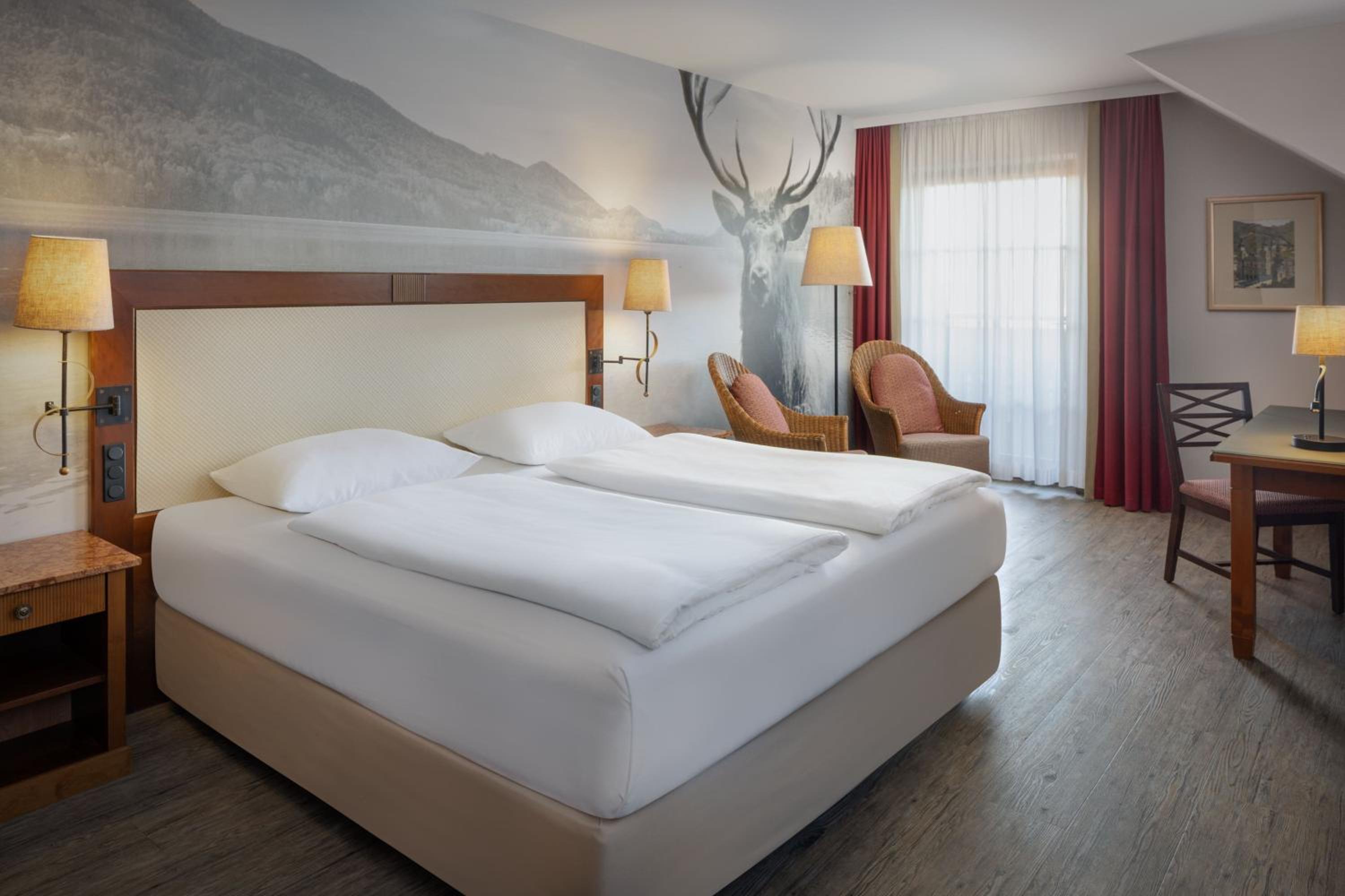 Grand Deluxe King Room with Garden View - Photo 4