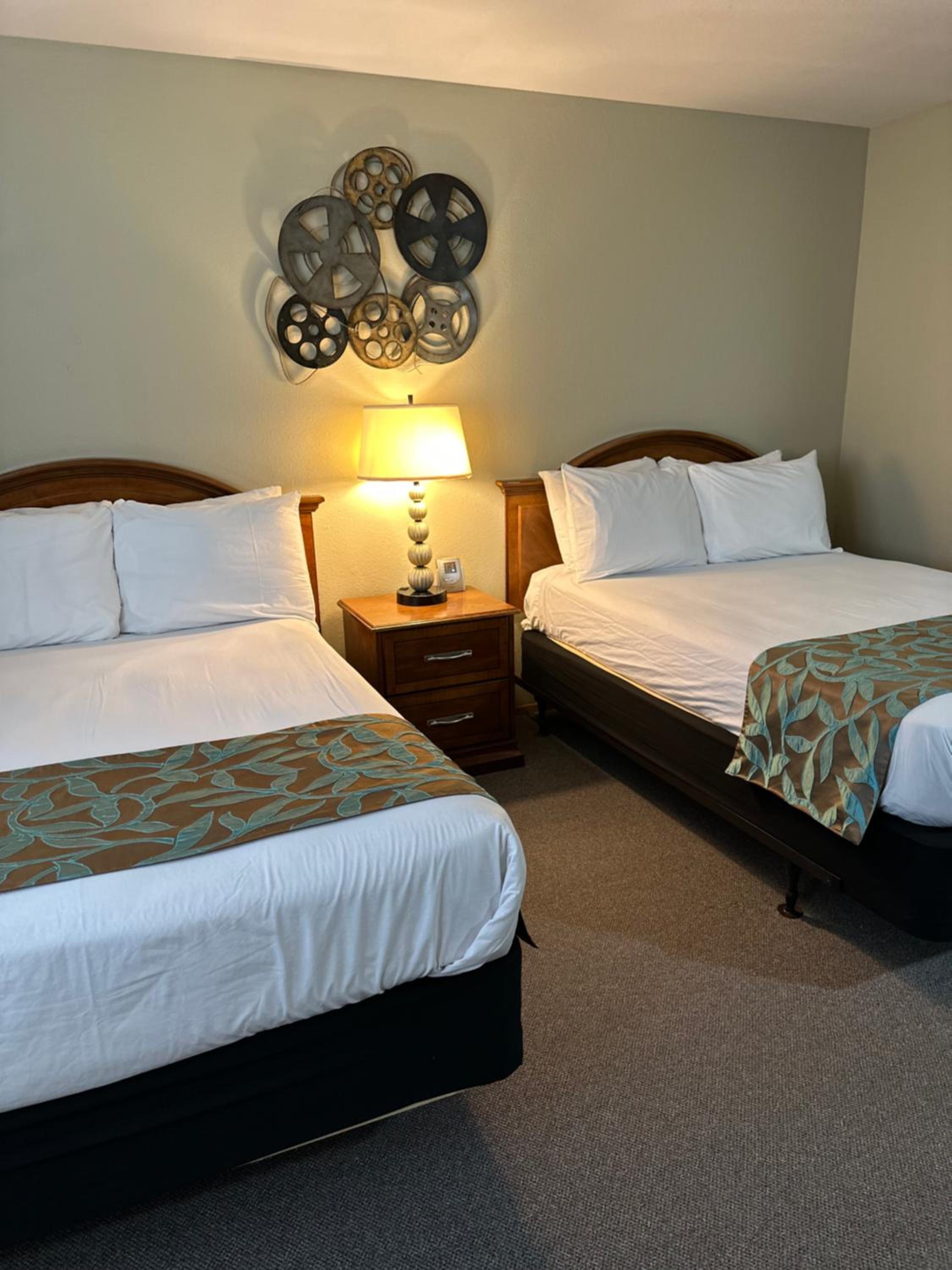 2 Double Beds