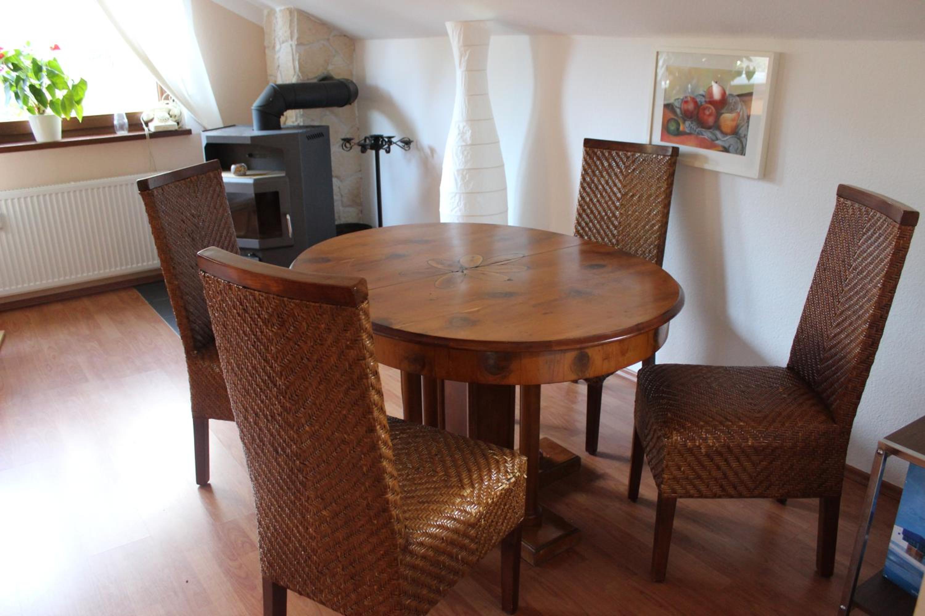 Wohnung mit Wohnzimmer, Schlafzimmer und Küche  photo 2