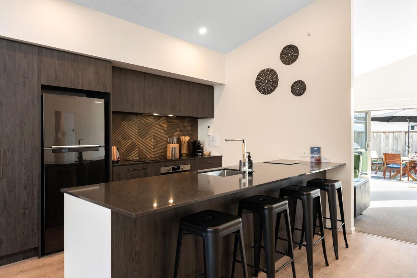 Three-Bedroom House photo 3