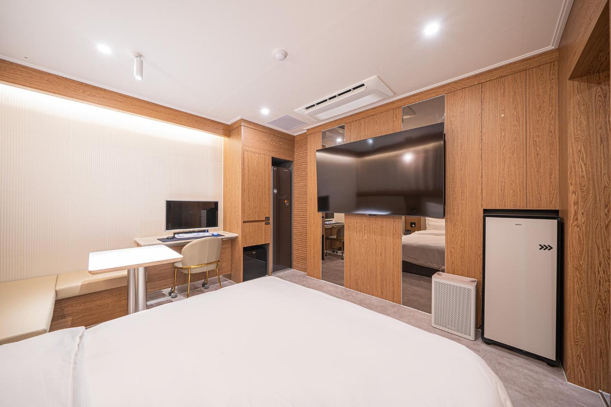 Deluxe King Room photo 3