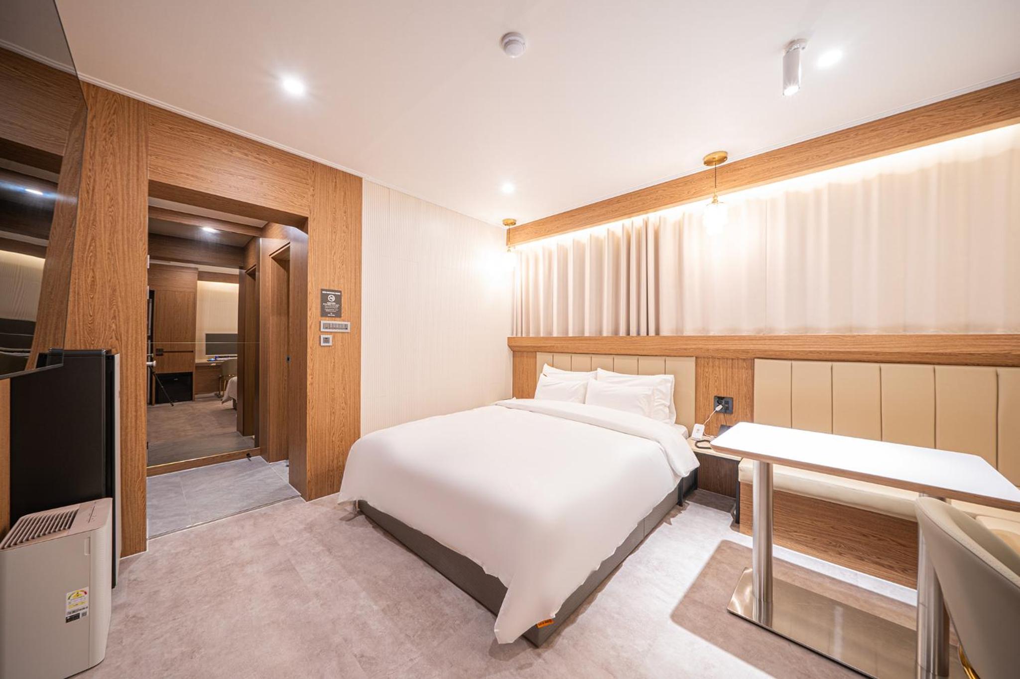 Deluxe King Room photo 2