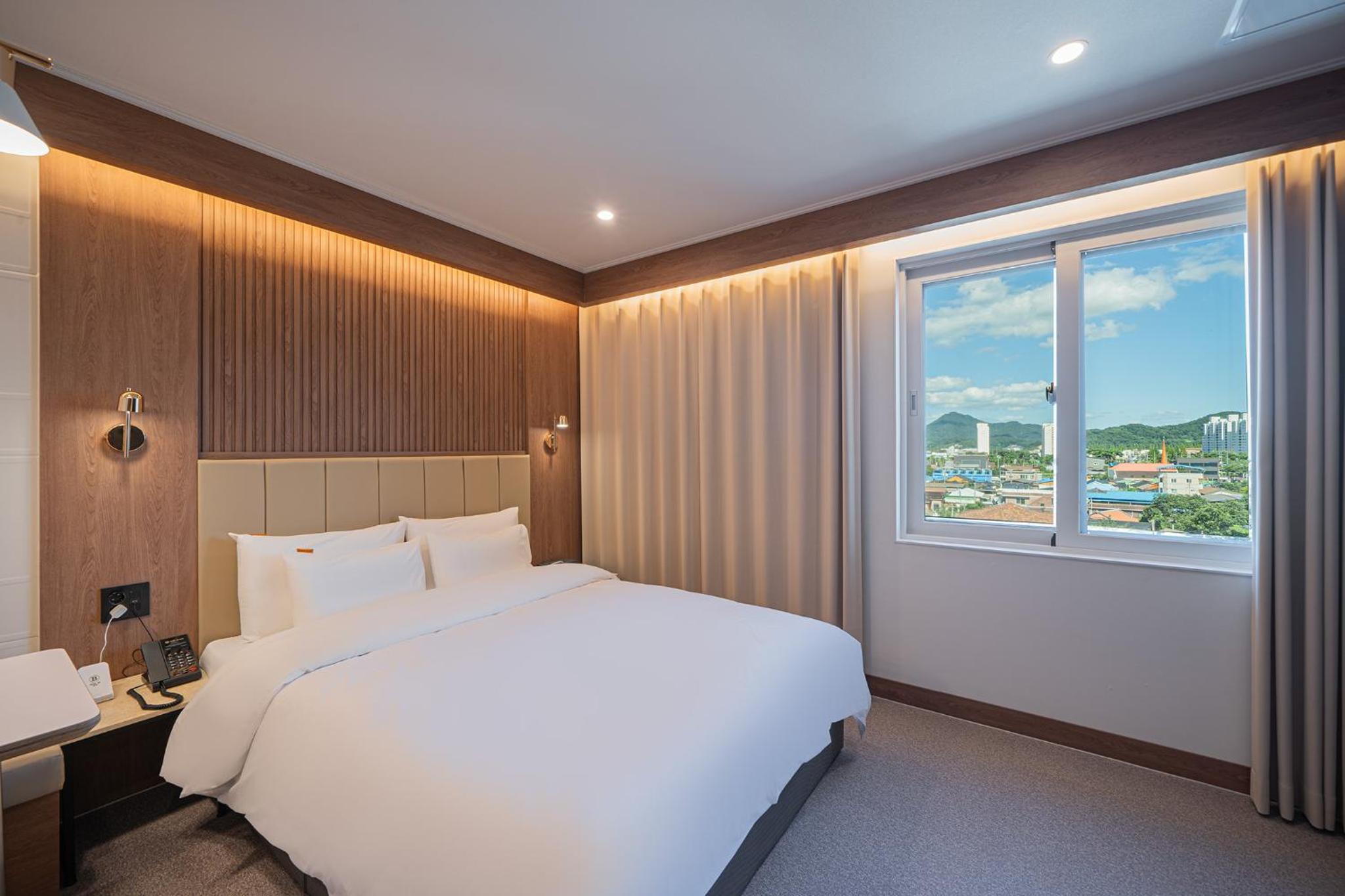 Standard King Room photo 3