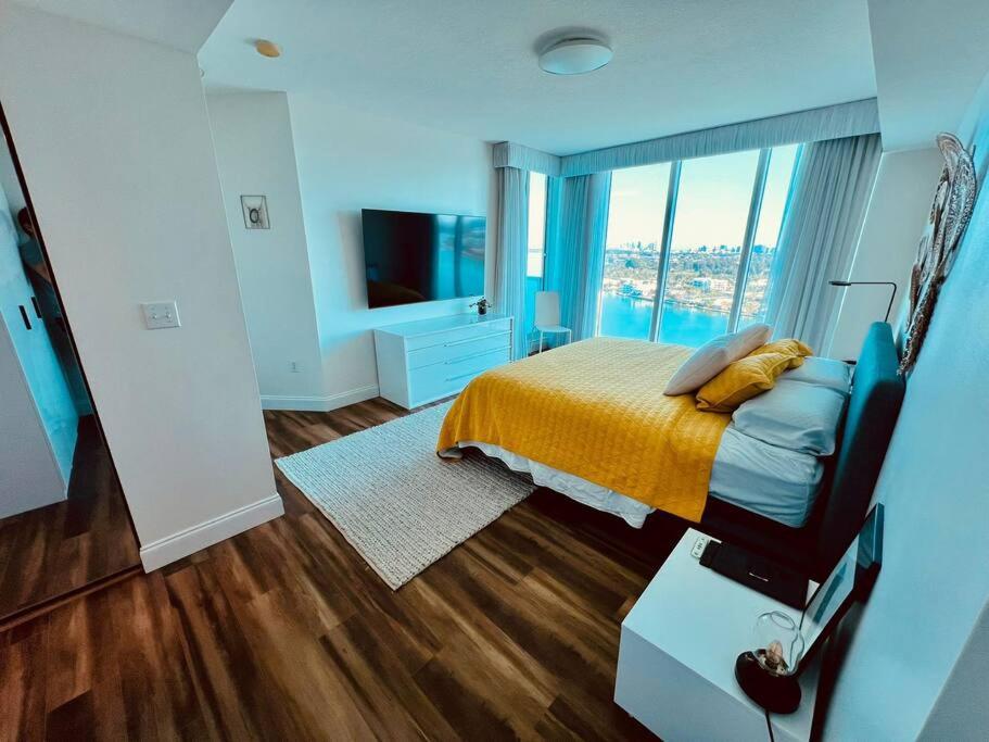 Two-Bedroom Apartment with Balcony and Sea View