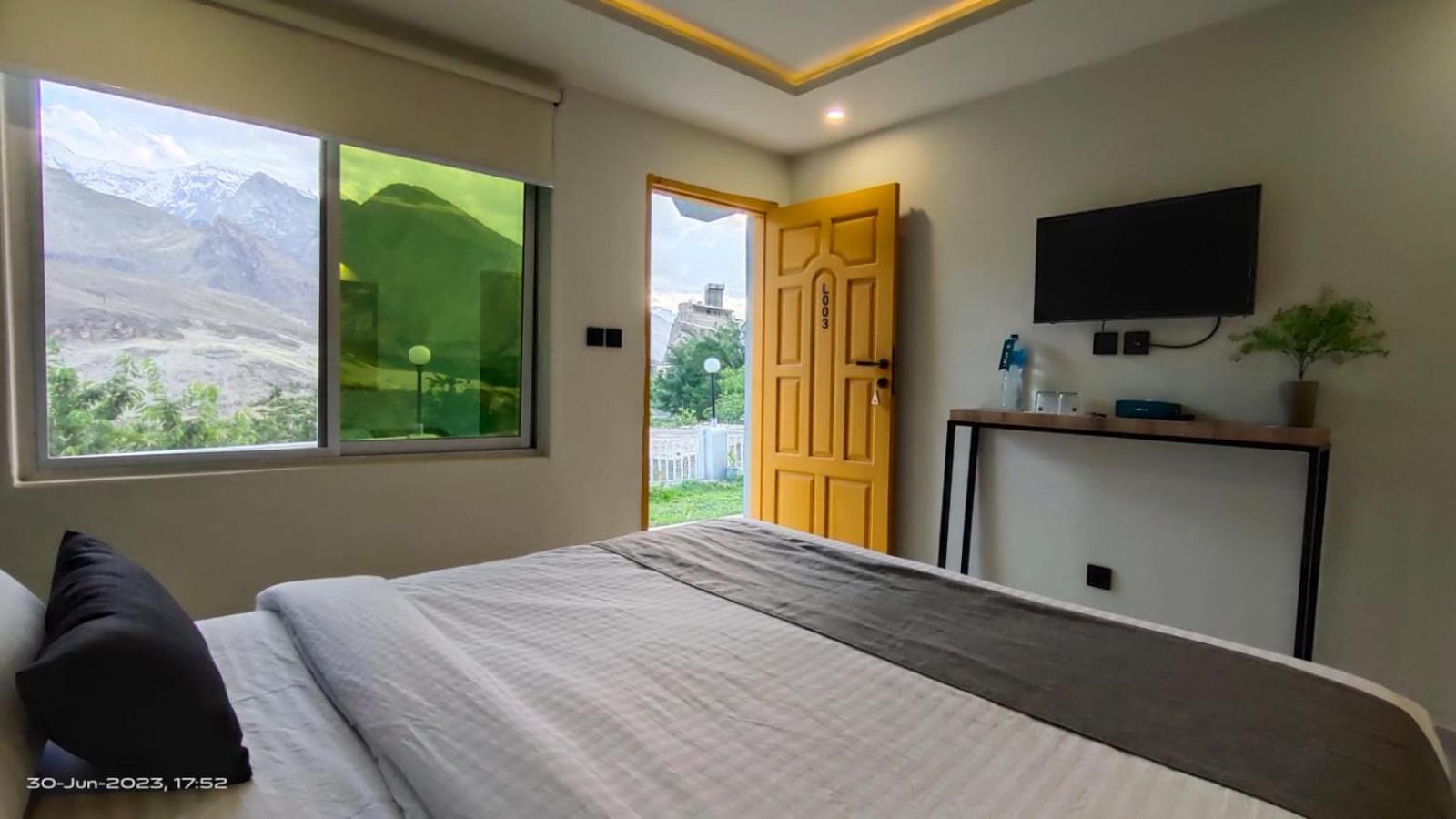 Deluxe Room (2 Adults + 1 Child) photo 1