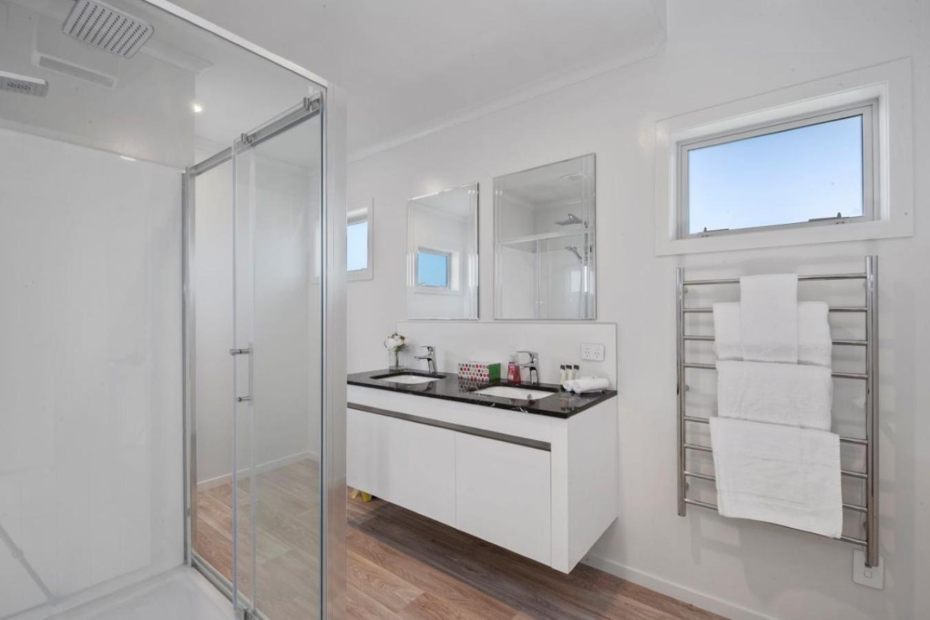 Three-Bedroom House photo 2