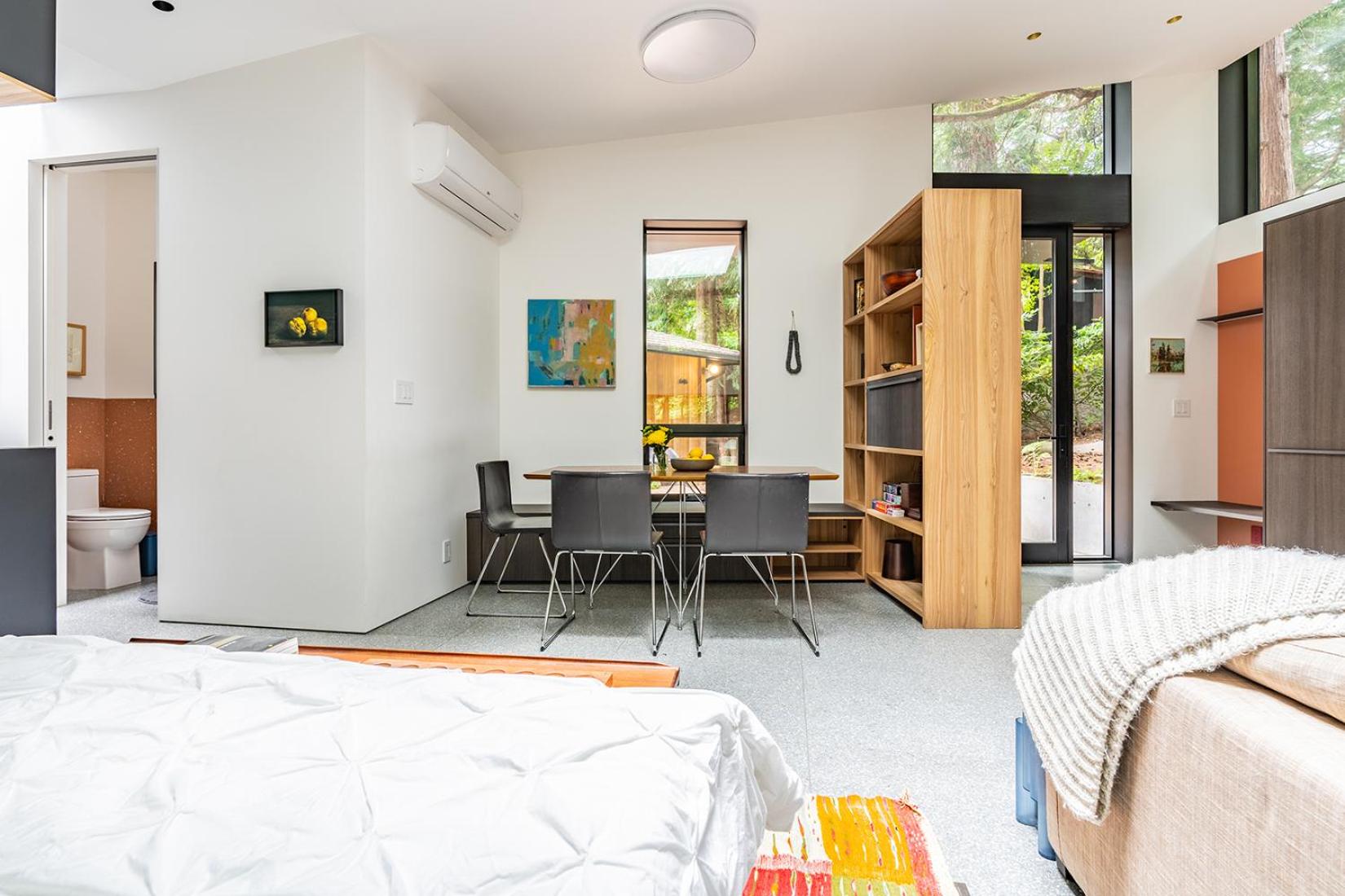 One-Bedroom Apartment photo 1