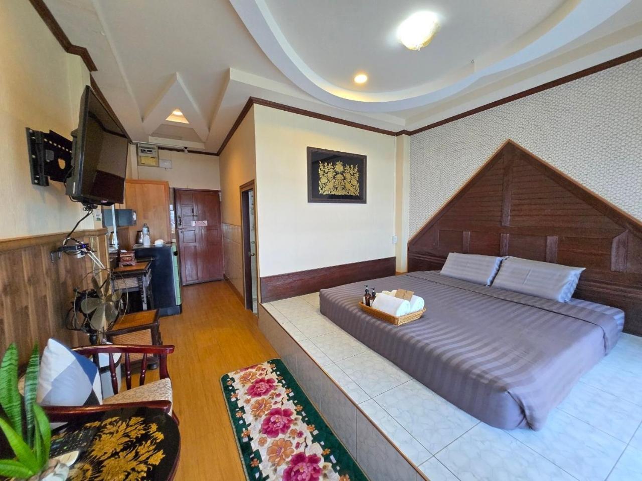 Suite with River View - Photo 8