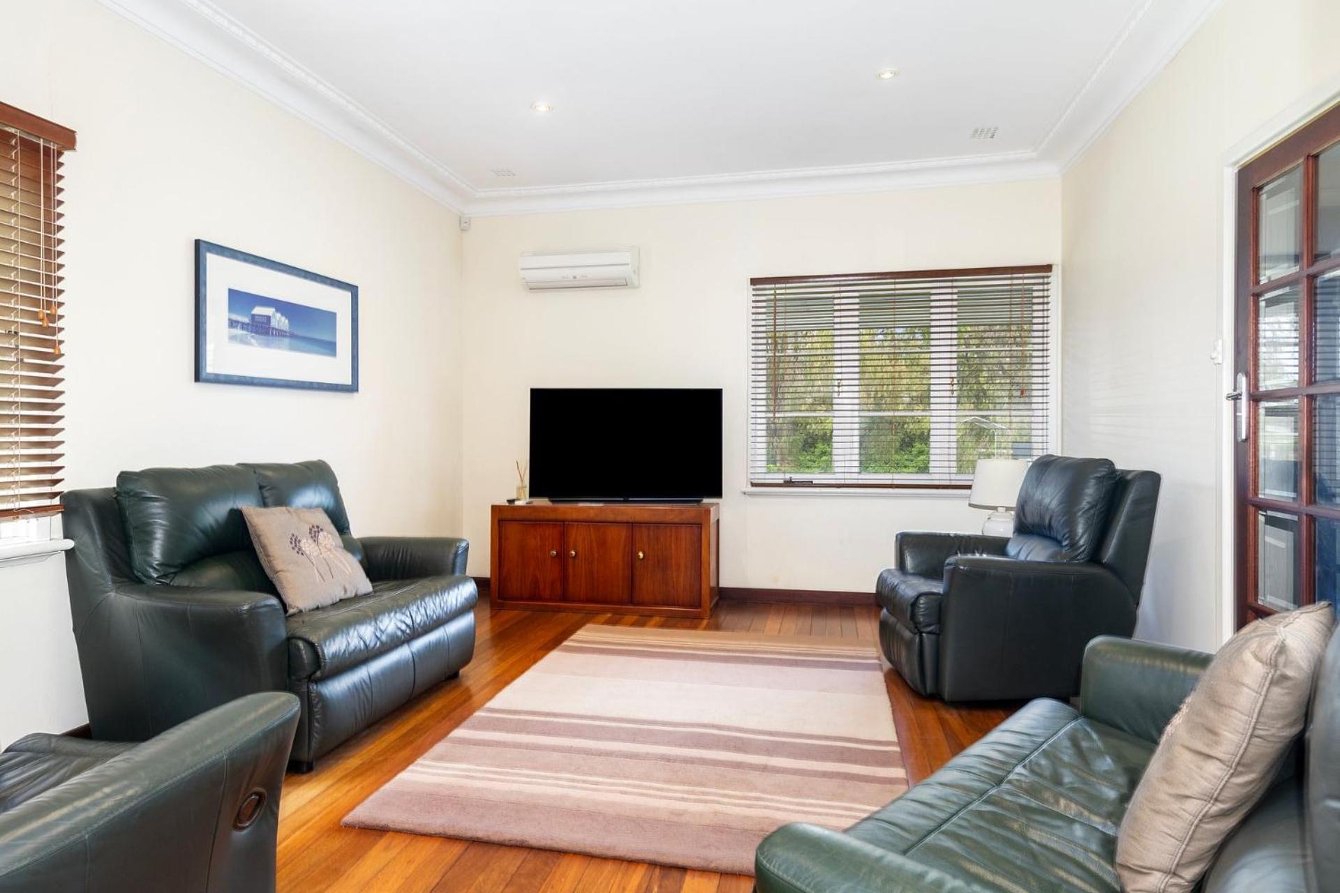 Four-Bedroom House photo 1