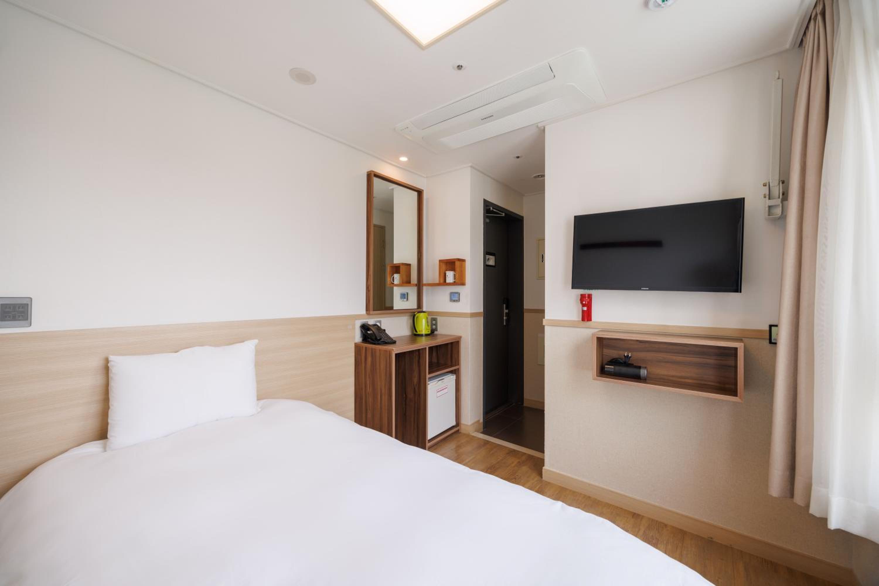 Standard Single Room - City View photo 3