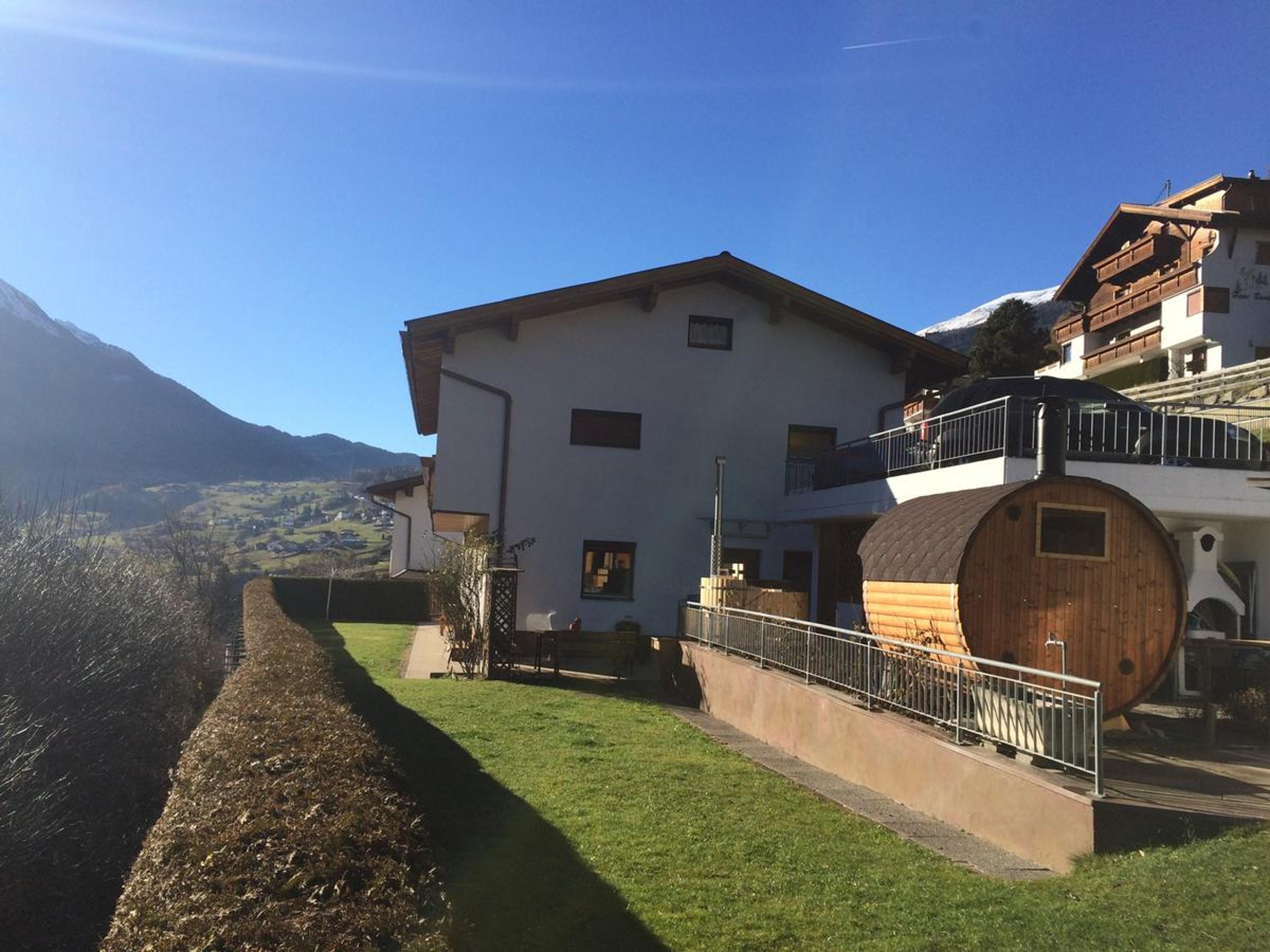 Apartment with Mountain View photo 2