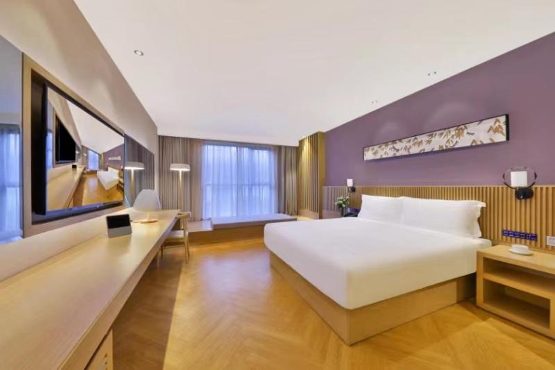 Business Queen Room