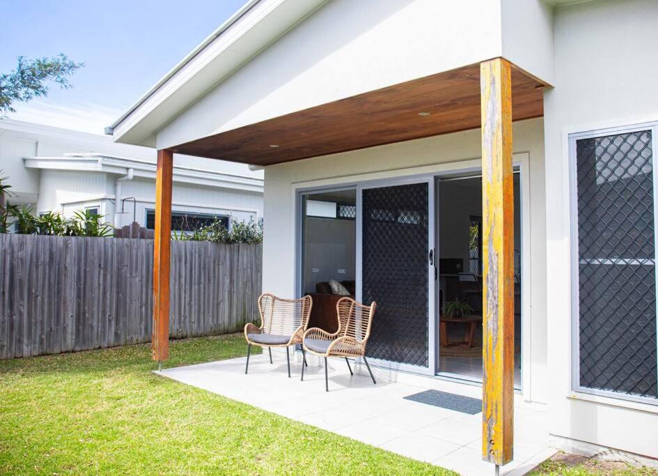 Three-Bedroom House photo 3