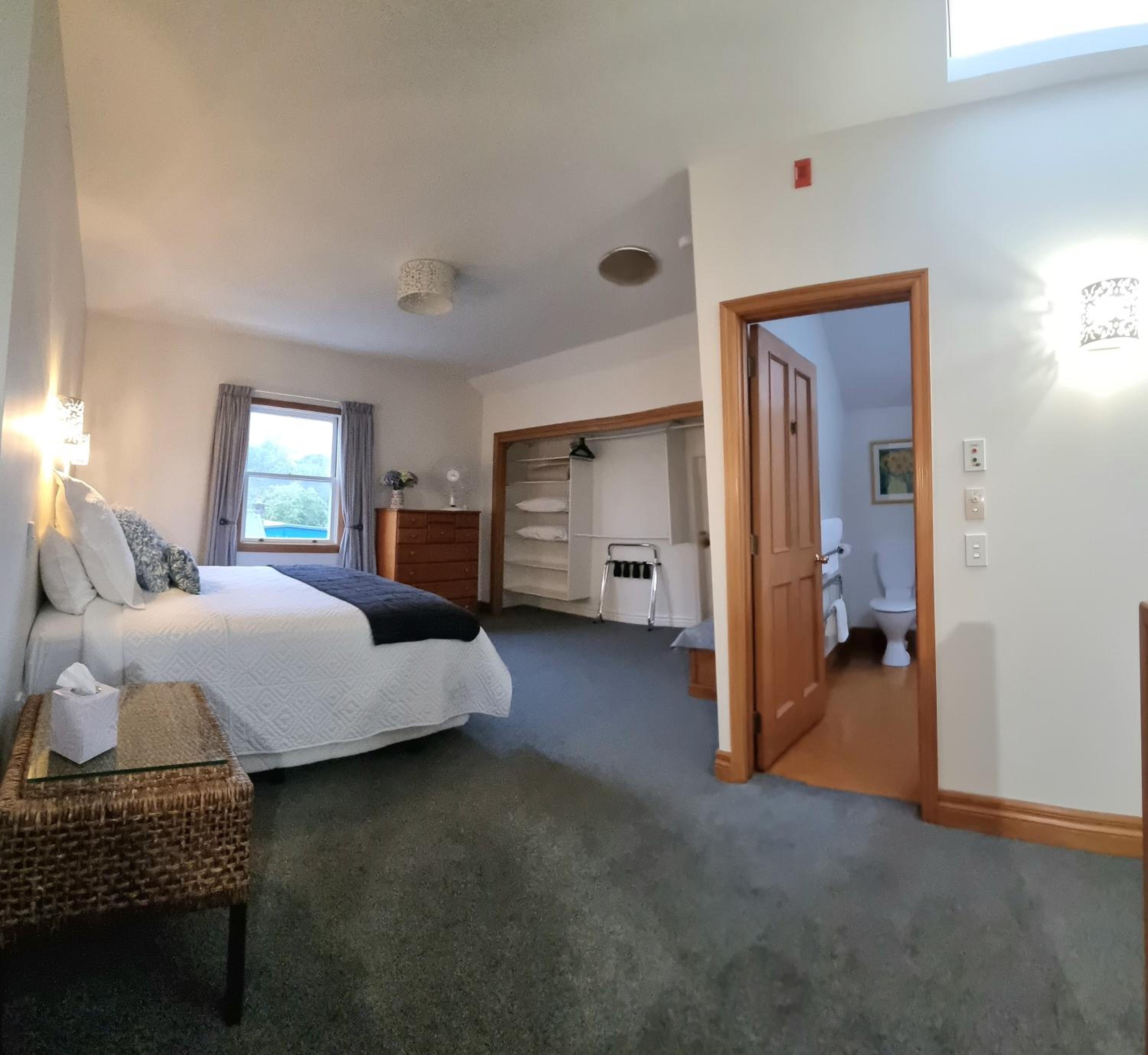 Two-Bedroom Apartment photo 2