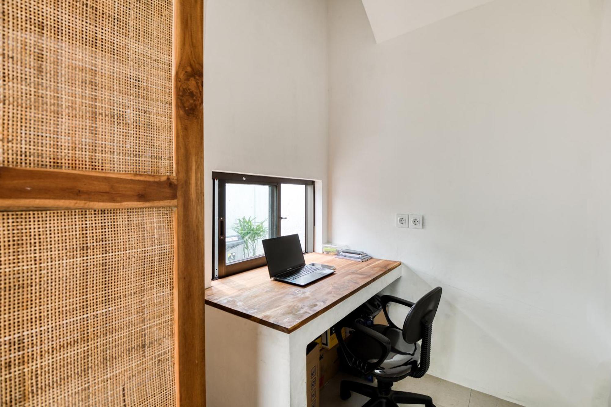 Room with Shared Pool - Photo 16