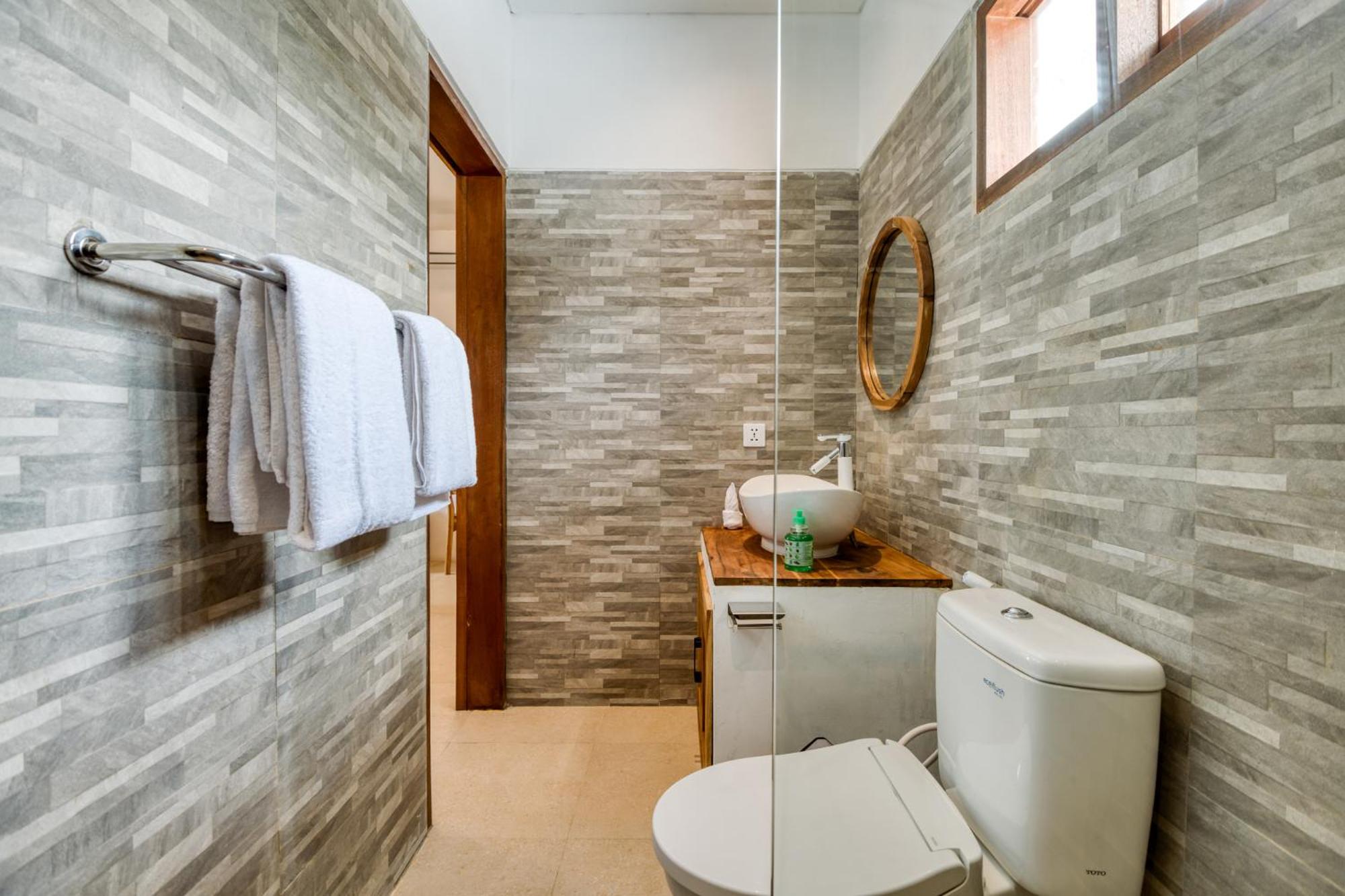 Room with Shared Pool - Photo 14