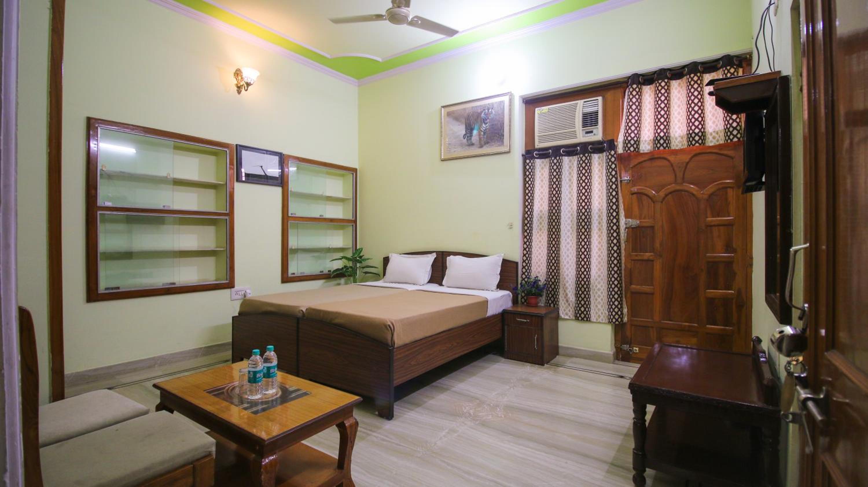 Deluxe Room - Photo 7