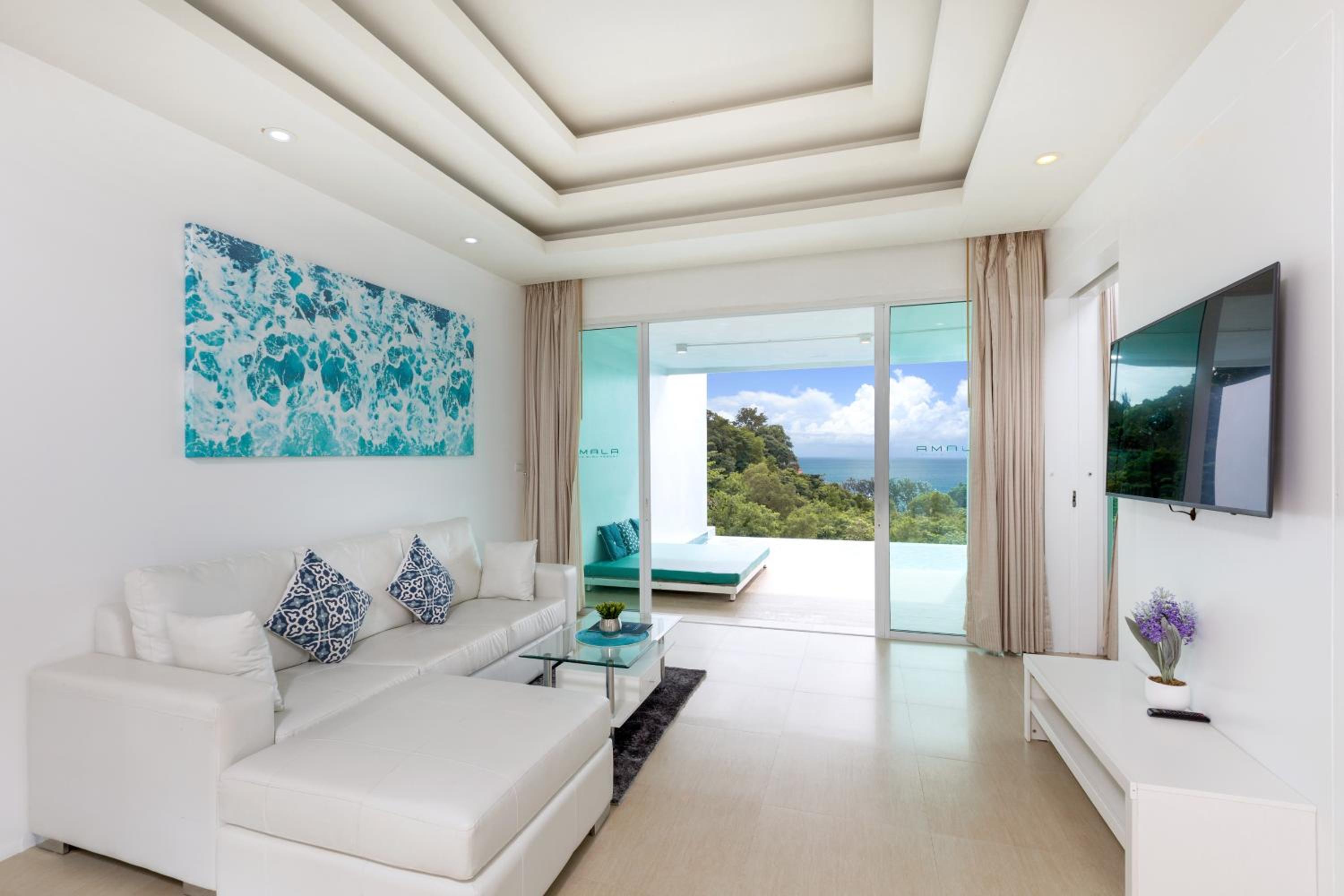 Grand Seaview Pool Suite Top Floor photo 3