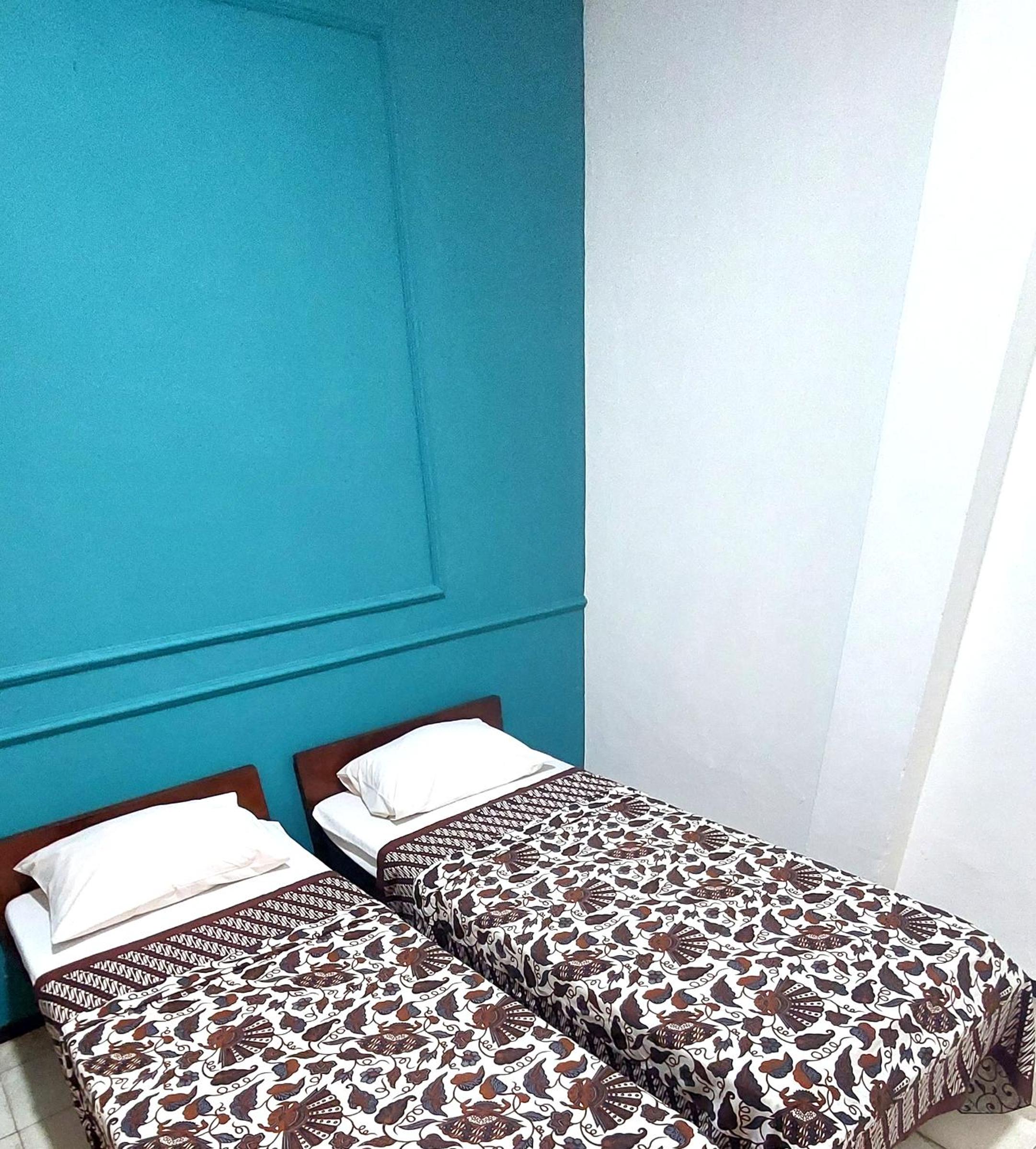 Economy Twin Room photo 3