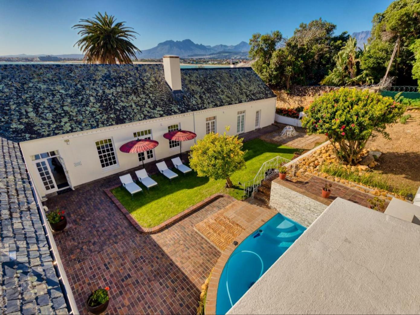 Deluxe Double or Twin Room with Garden View photo 3