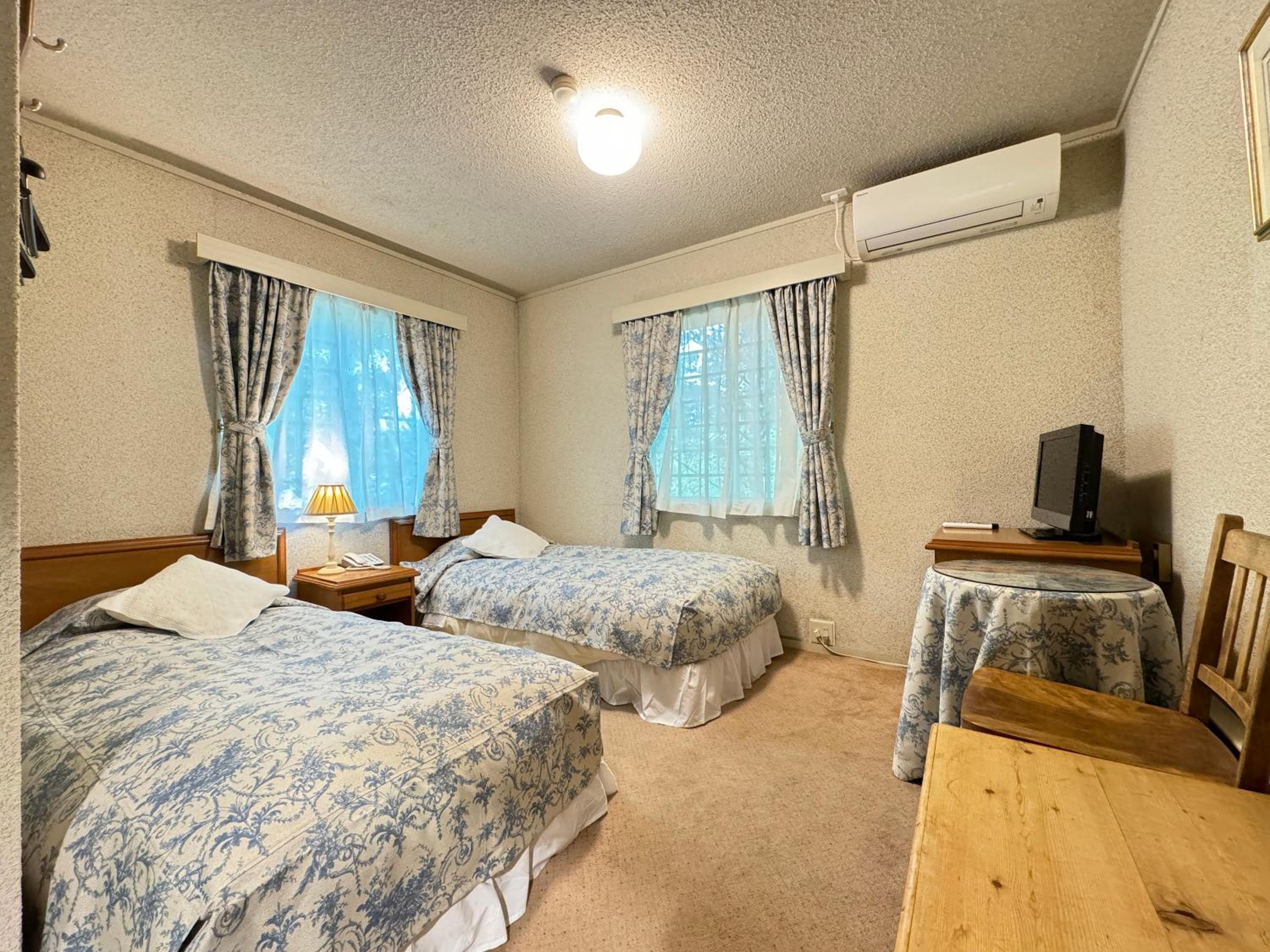 Standard Twin Room photo 2