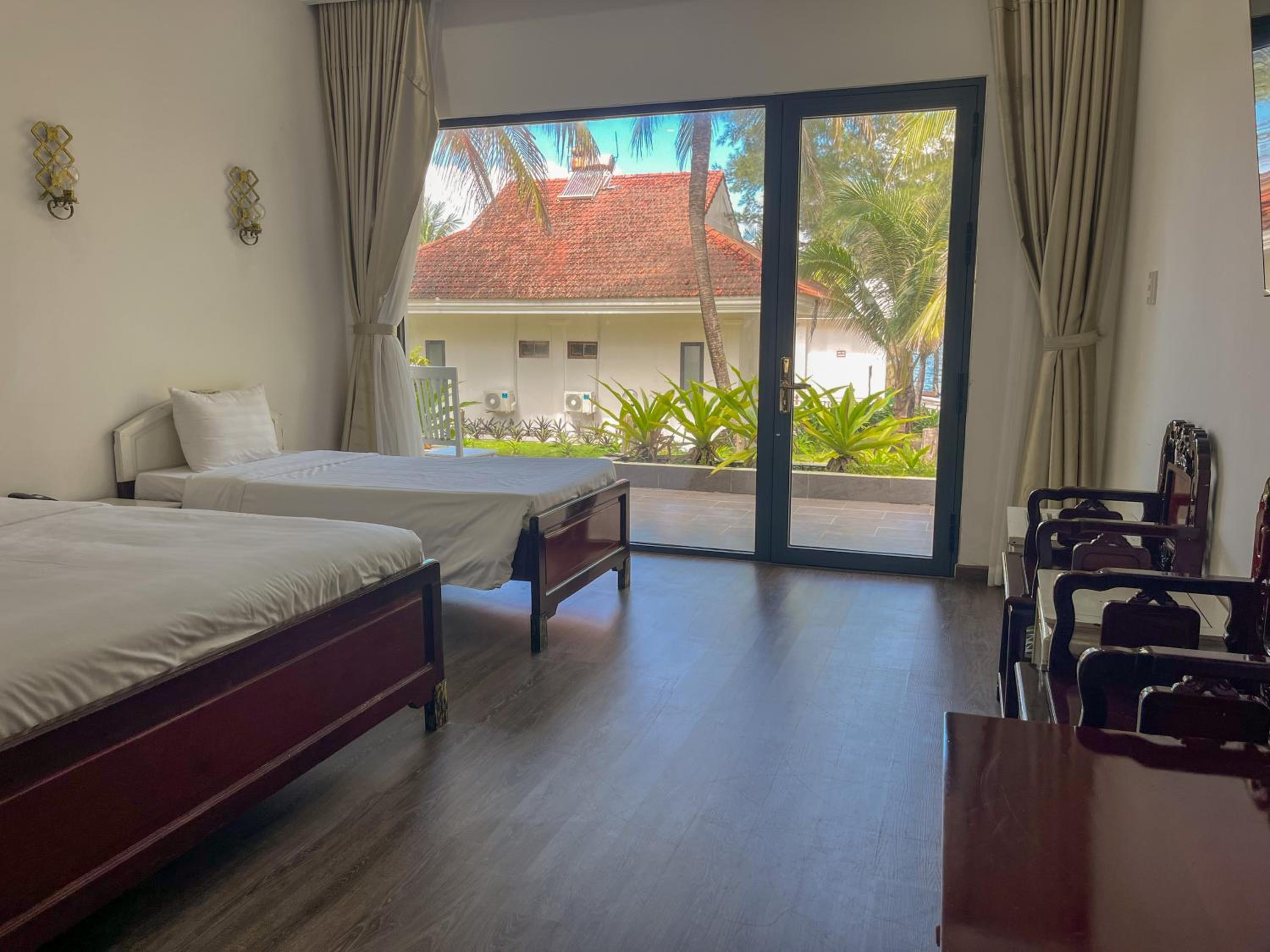 Bungalow with Garden View - Photo 1