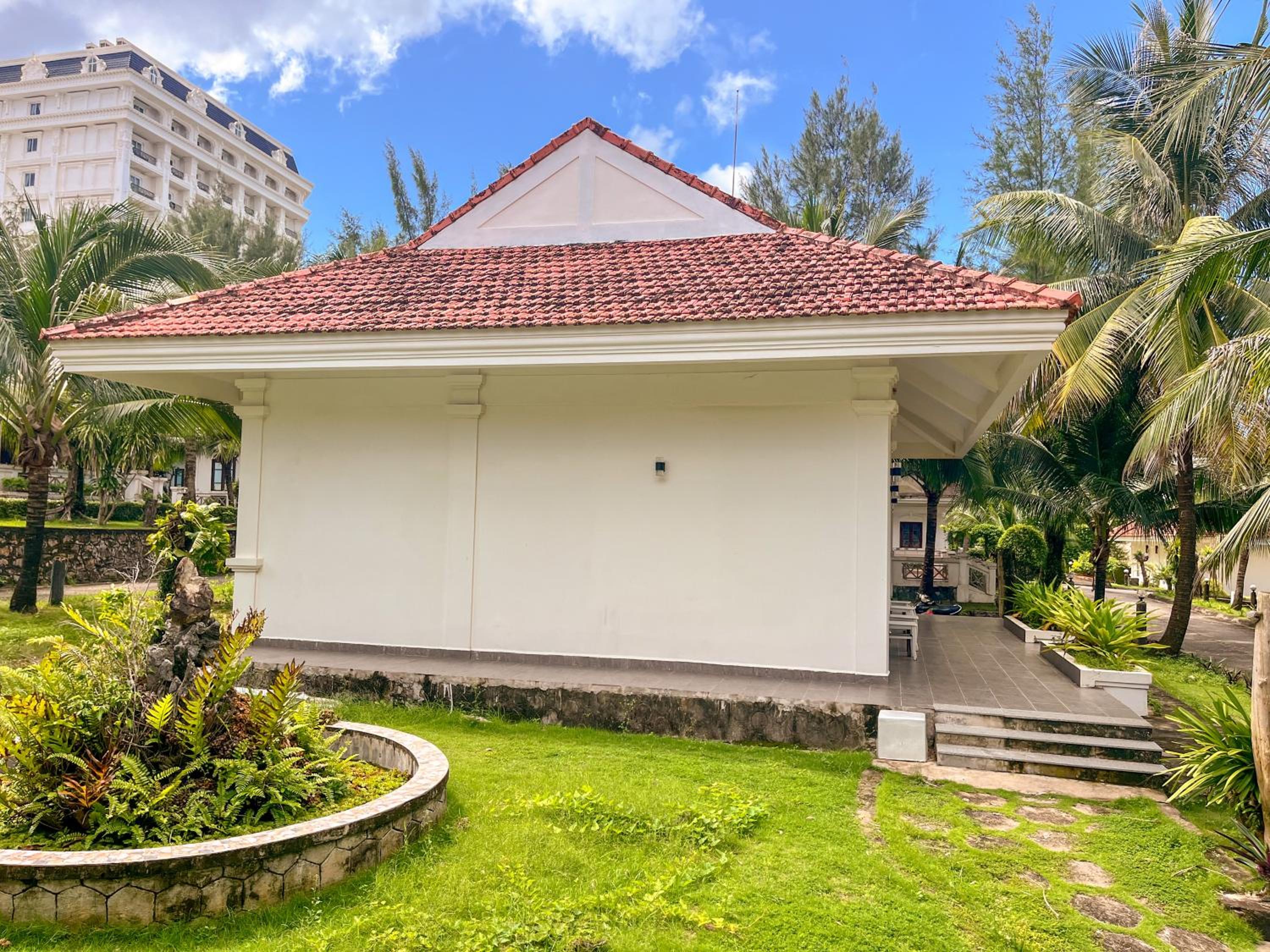 Bungalow with Garden View - Photo 12