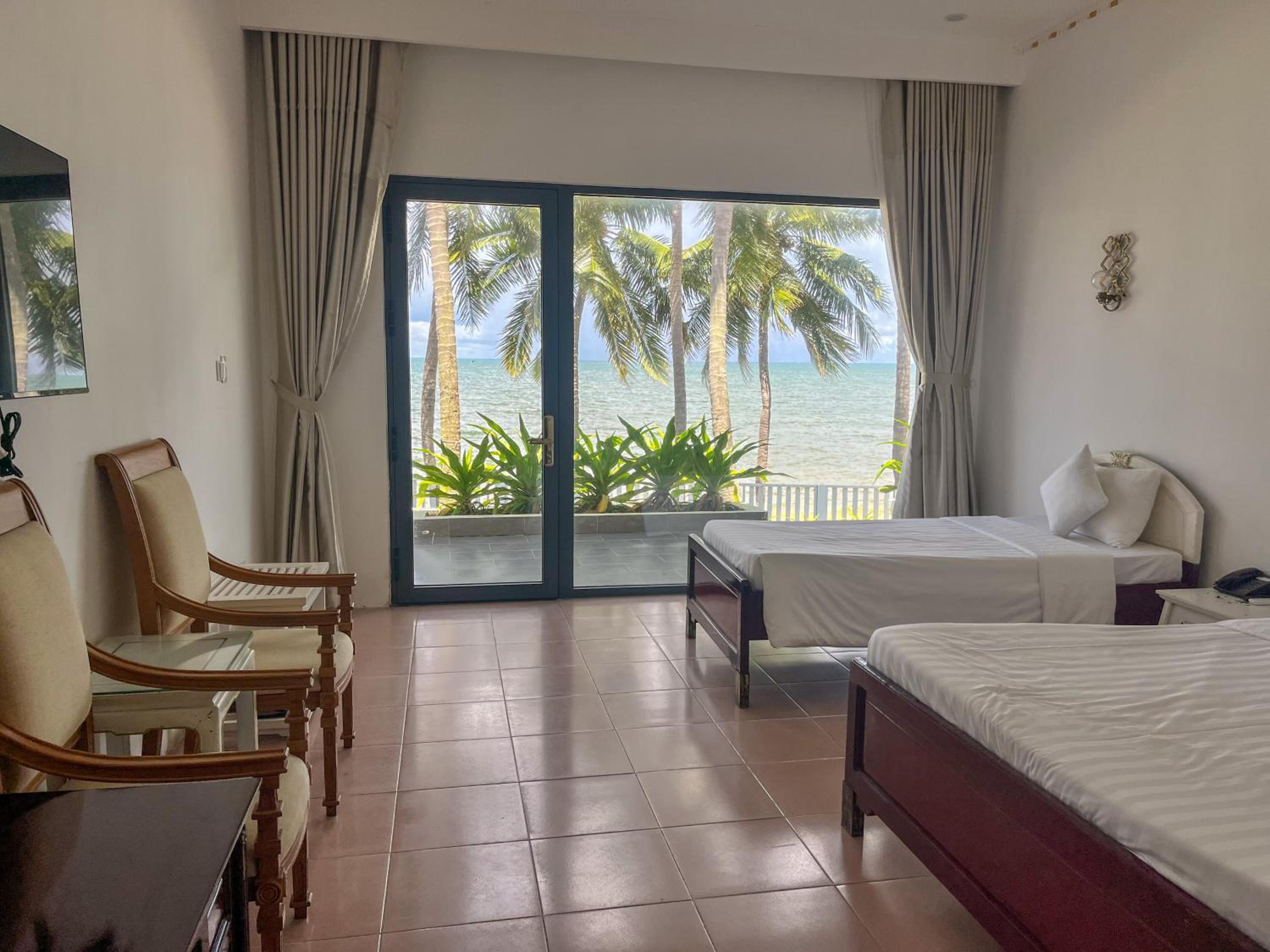 Bungalow - Beach Front - Photo 10