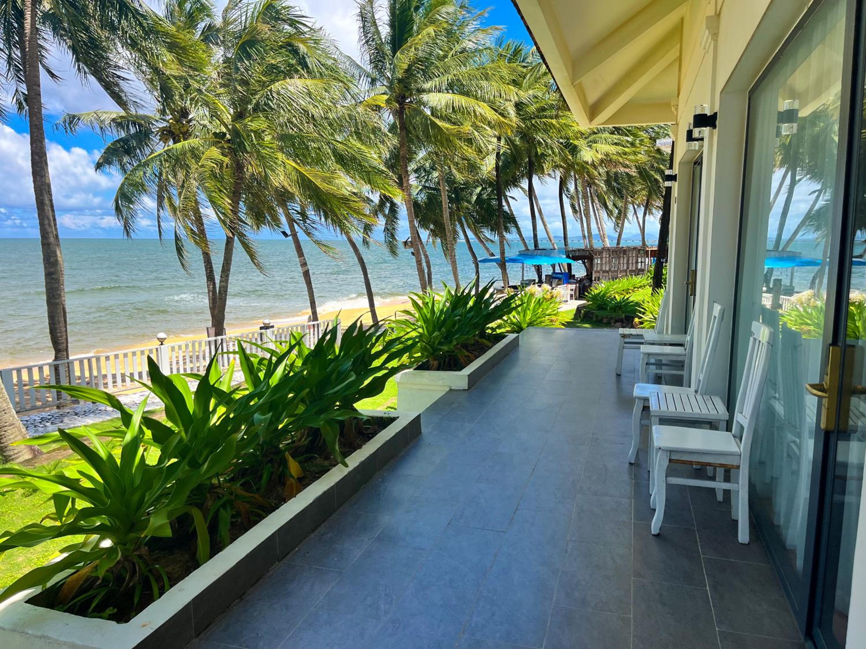 Bungalow - Beach Front - Photo 2