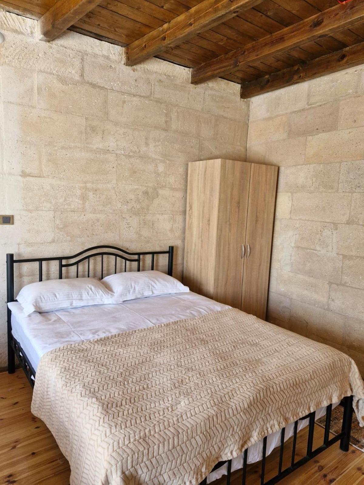 Double Room - Photo 21