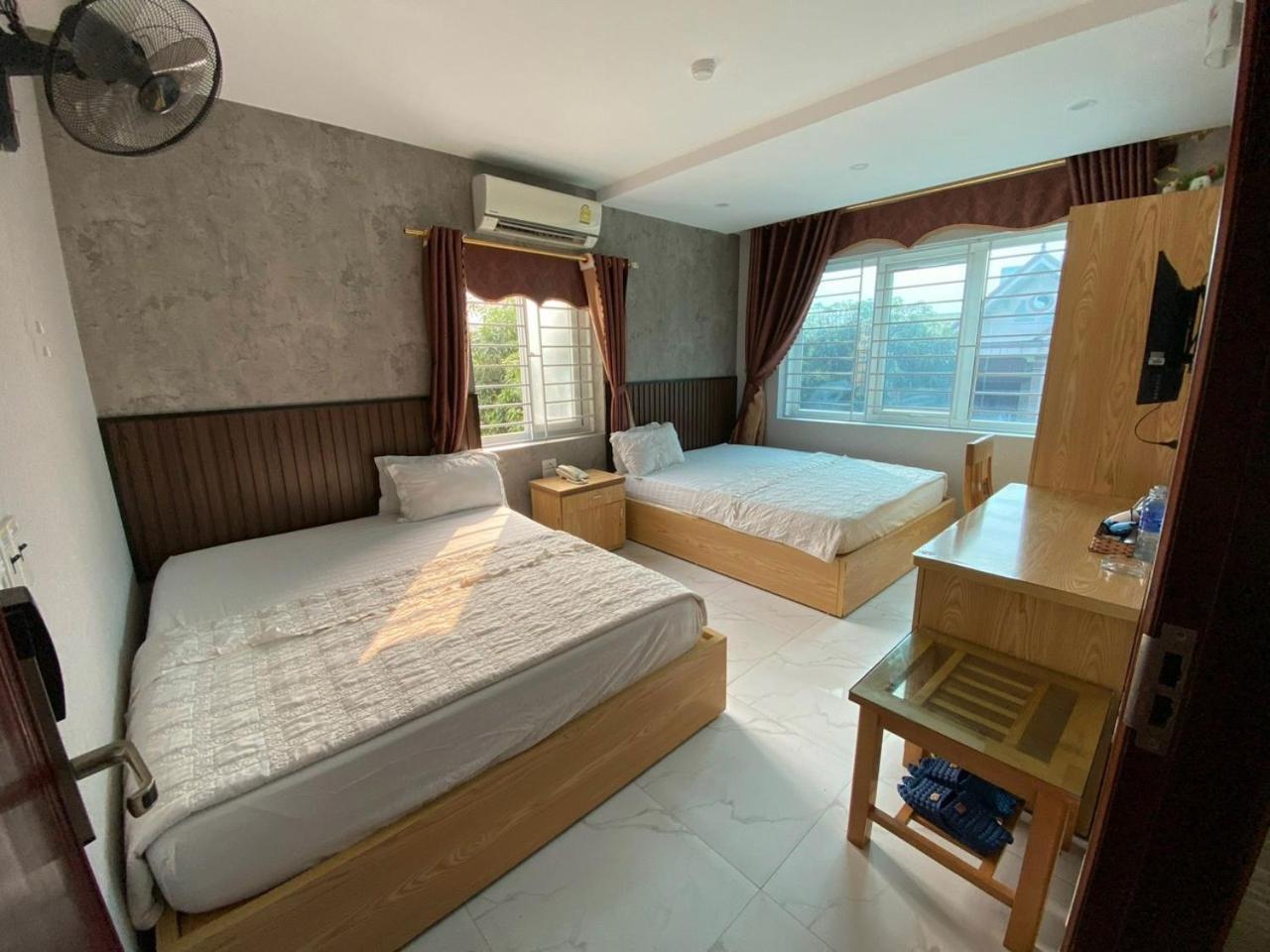 Queen Room with Two Queen Beds photo 1