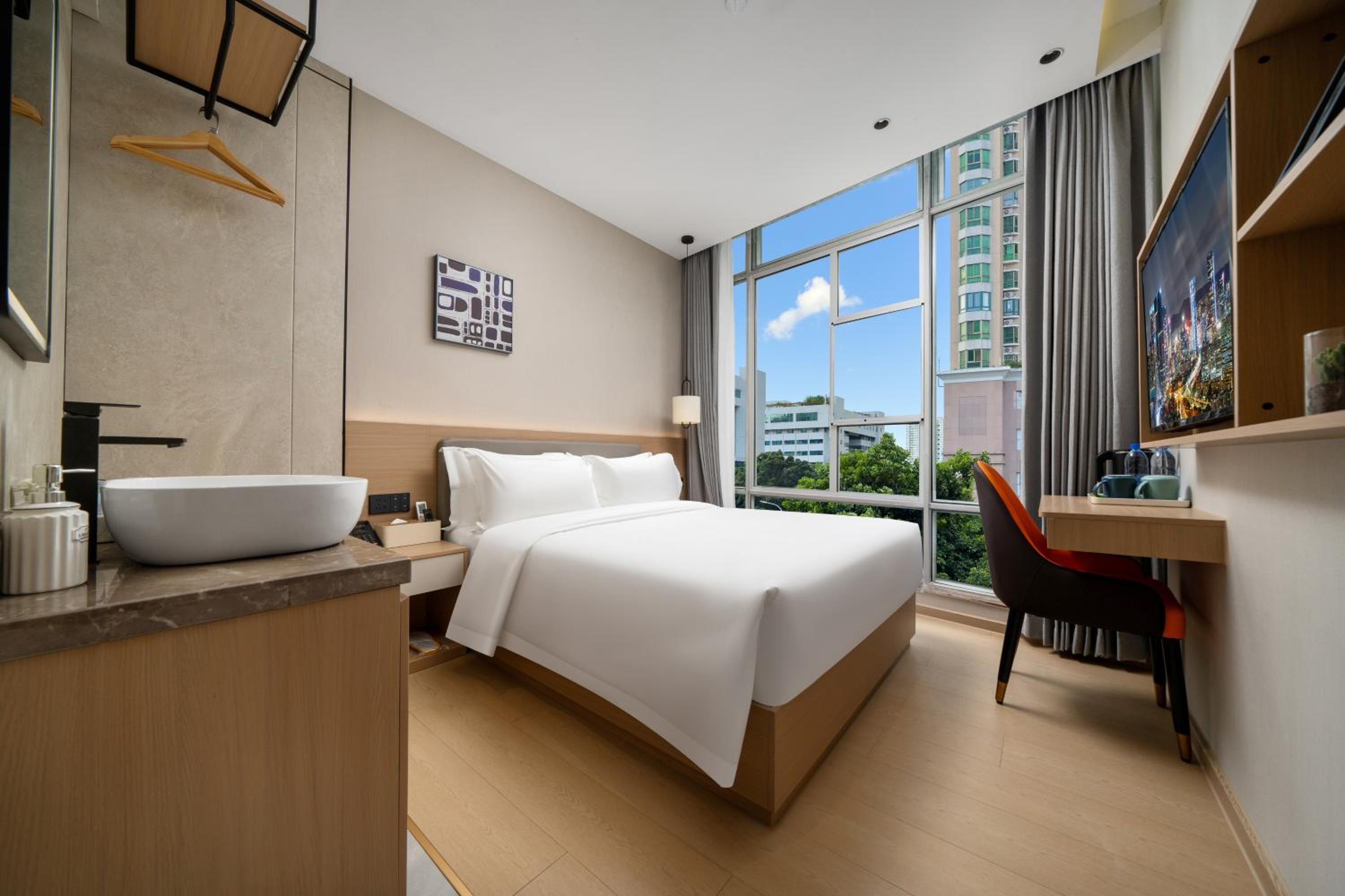 Deluxe Queen Room