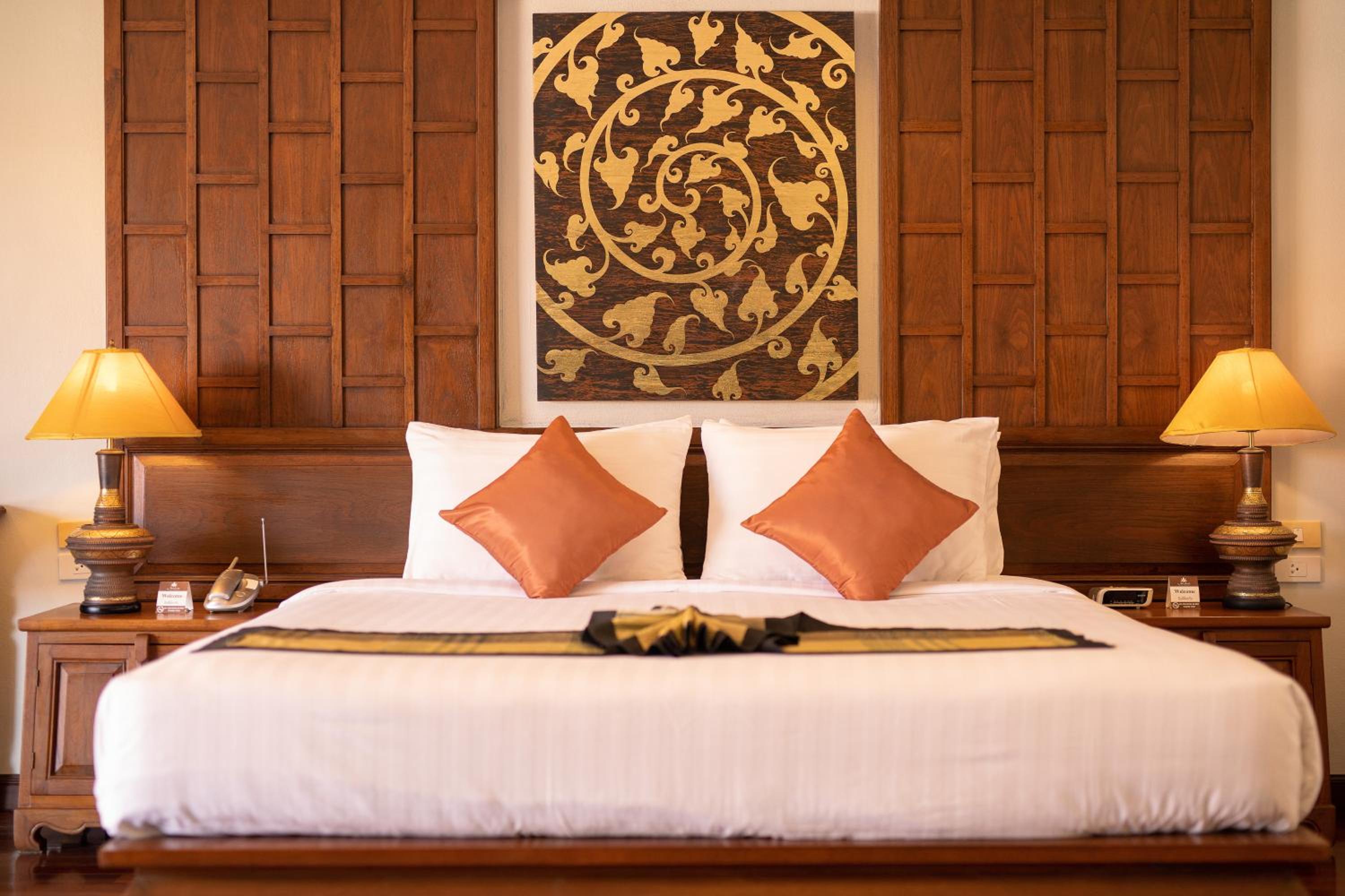 Deluxe Double or Twin Room with Pool View
