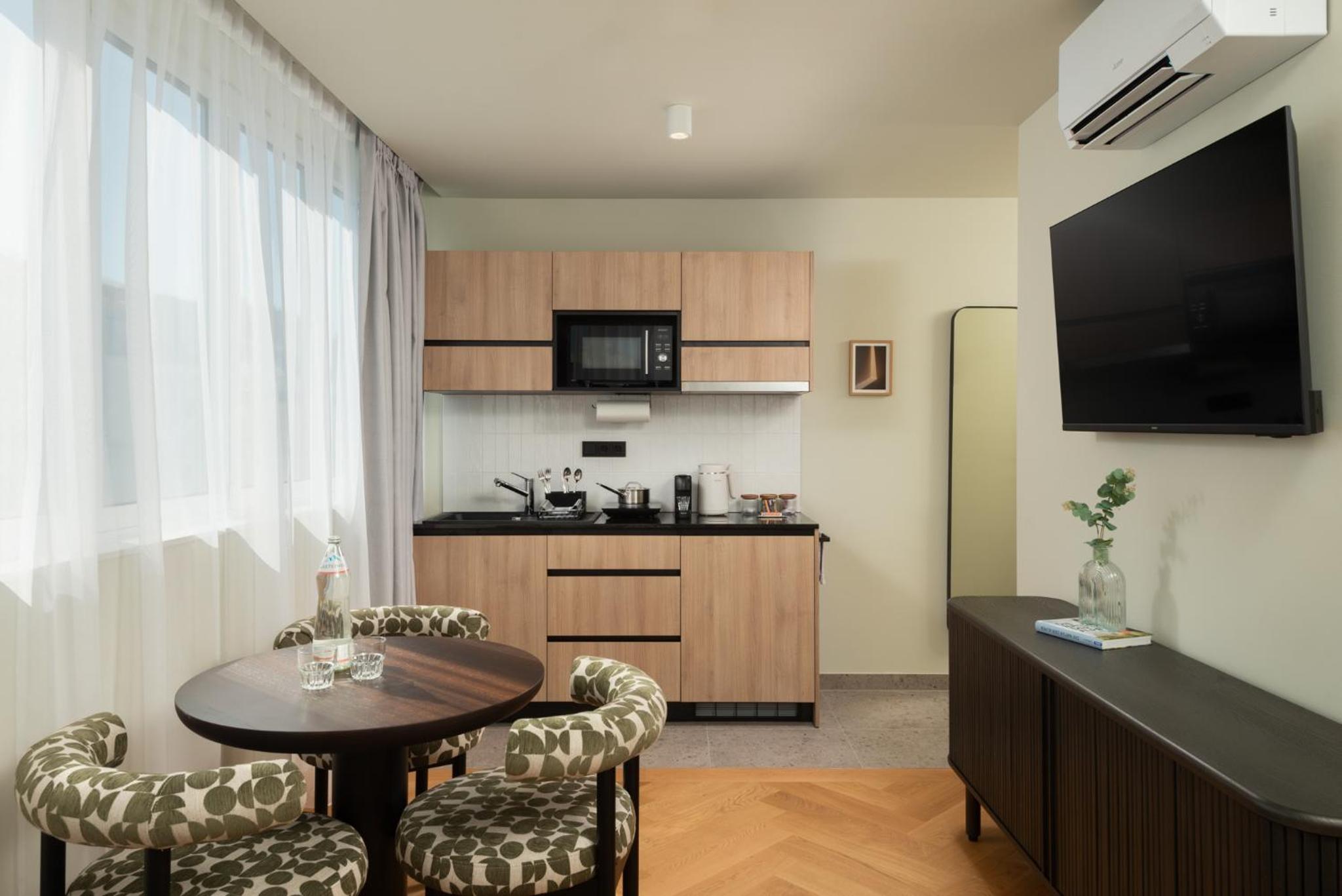 Deluxe One Bedroom Suite photo 2