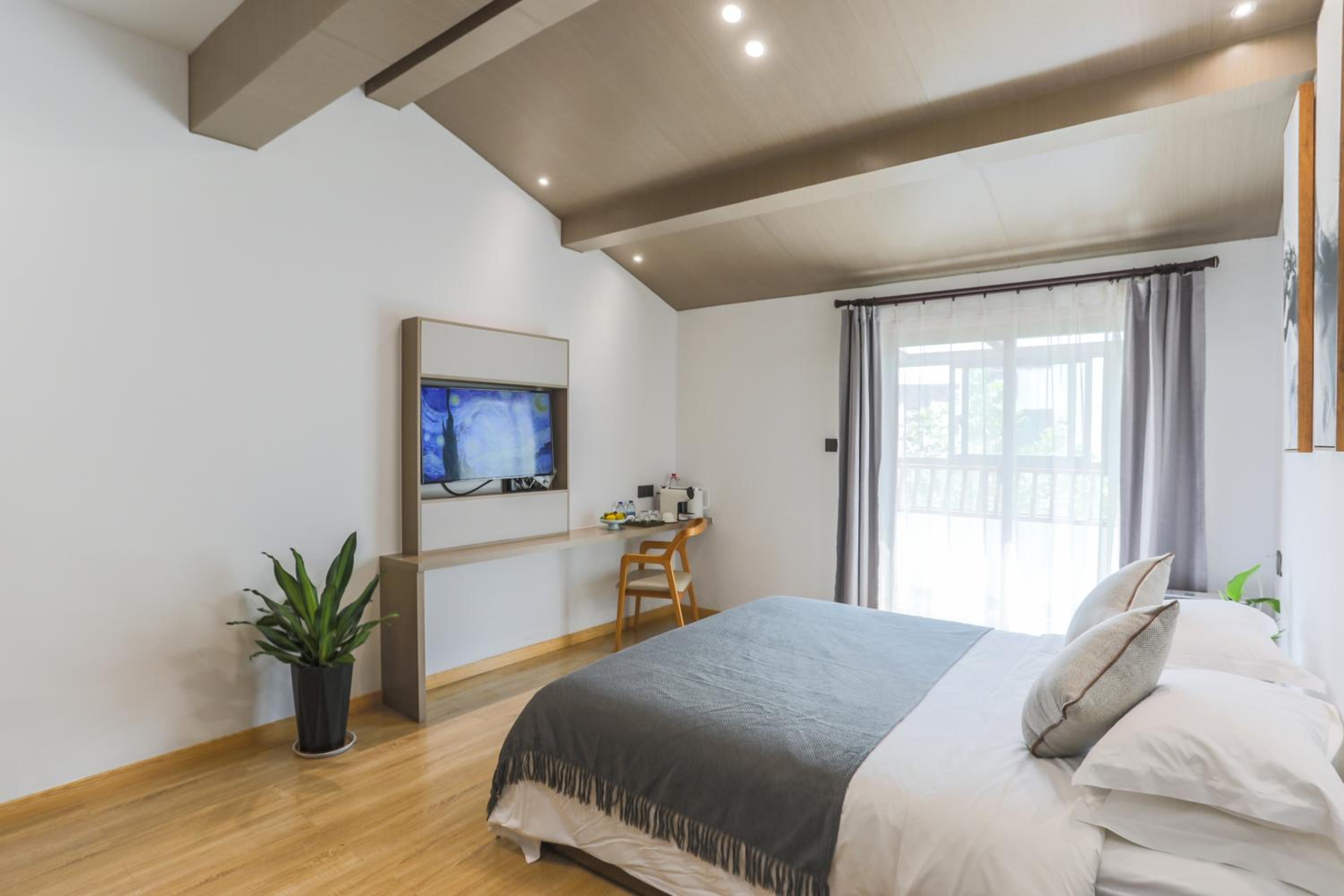 Comfort King Room photo 2