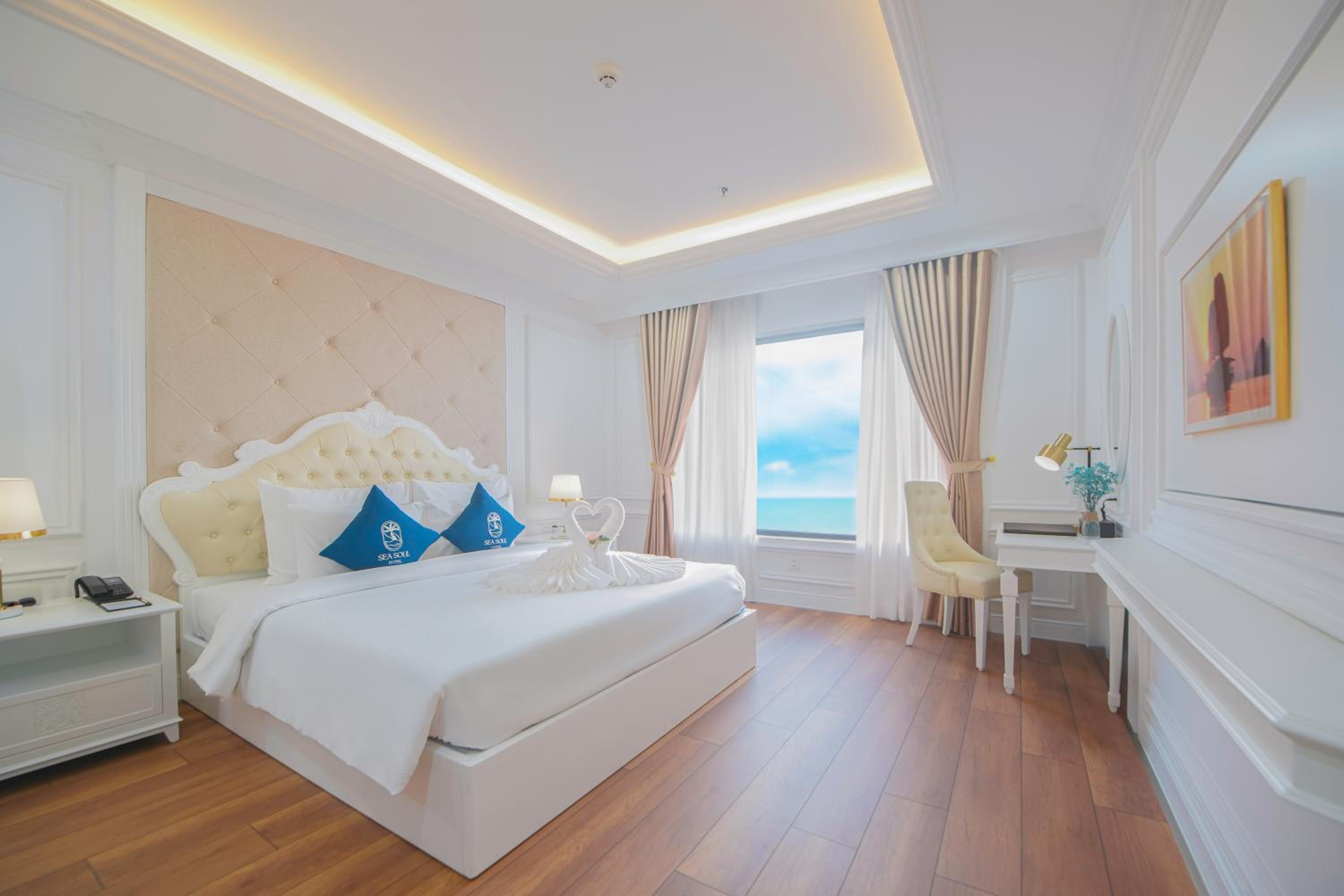 Suite with Sea View - Photo 8
