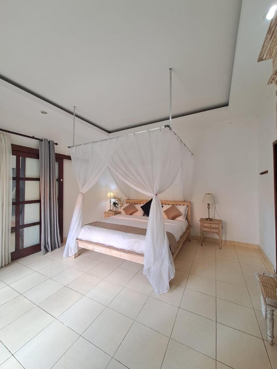 Three-Bedroom Villa photo 2